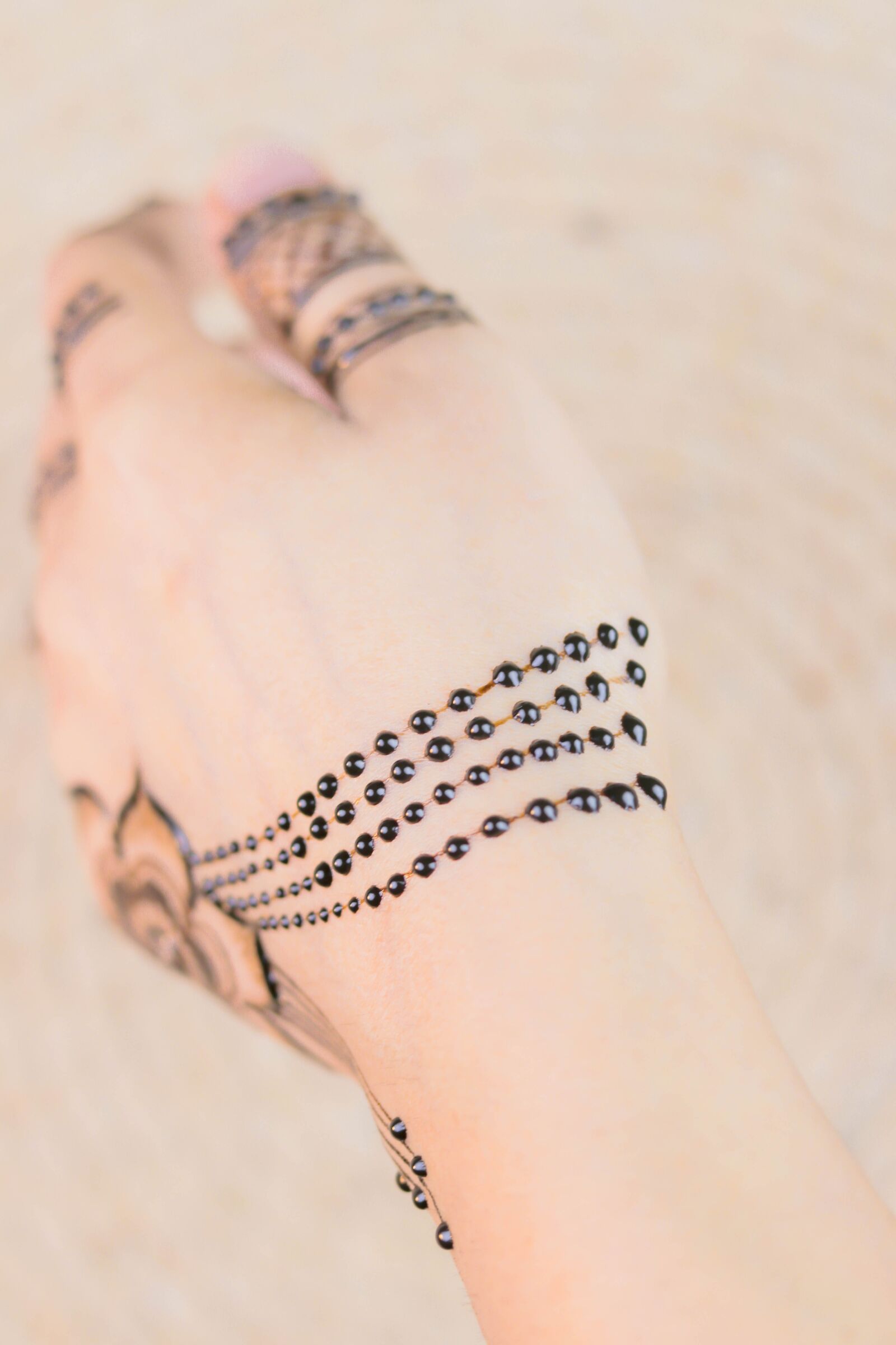 Canon EOS 80D + Canon EF 50mm F1.8 STM sample photo. Henna, hands, mehendi photography