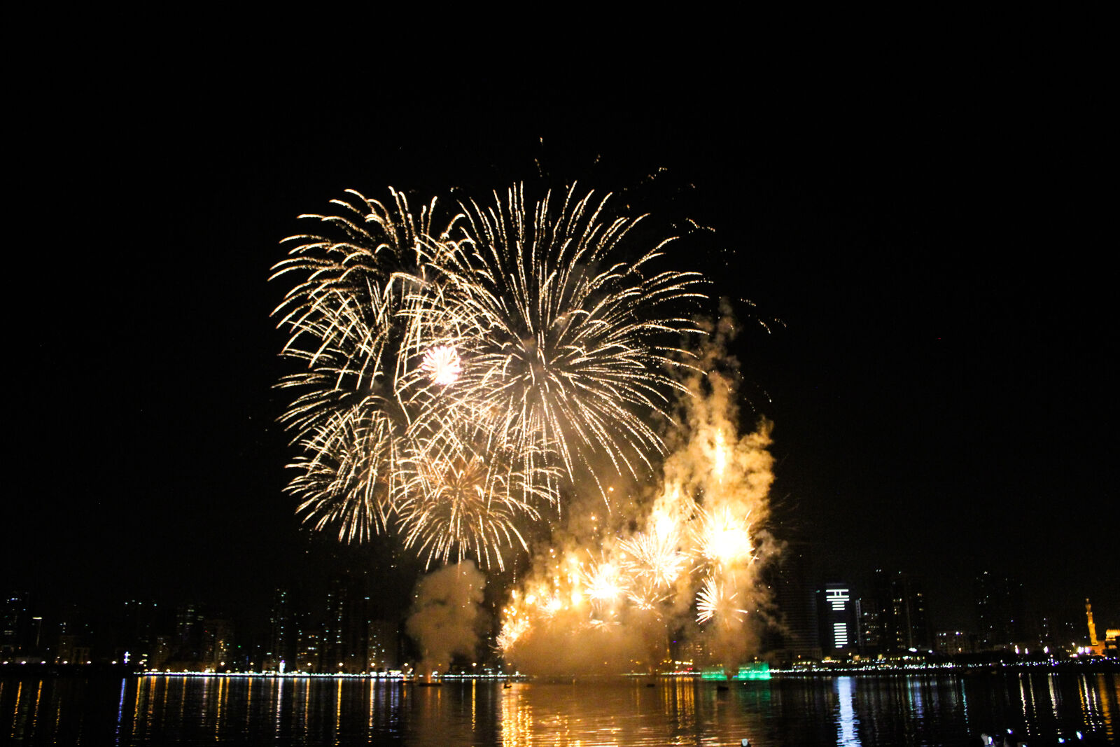 Canon EF-S 18-55mm F3.5-5.6 IS sample photo. Dubai, firework, fireworks, new photography