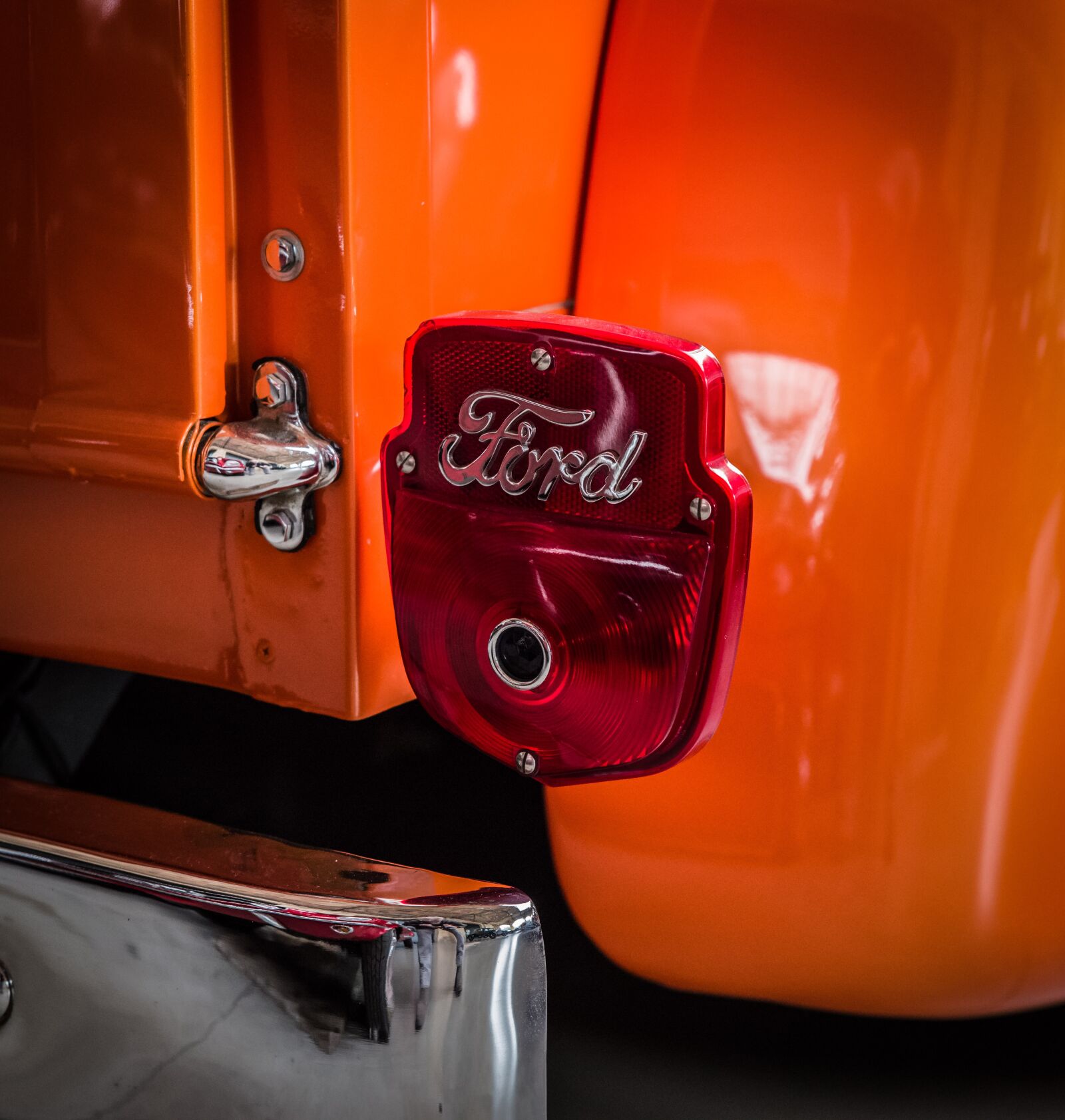 Pentax K-1 Mark II sample photo. Back light, stop lamp photography