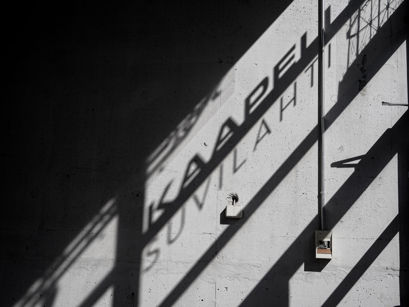 Olympus OM-D E-M10 IV sample photo. Shadow of the building photography