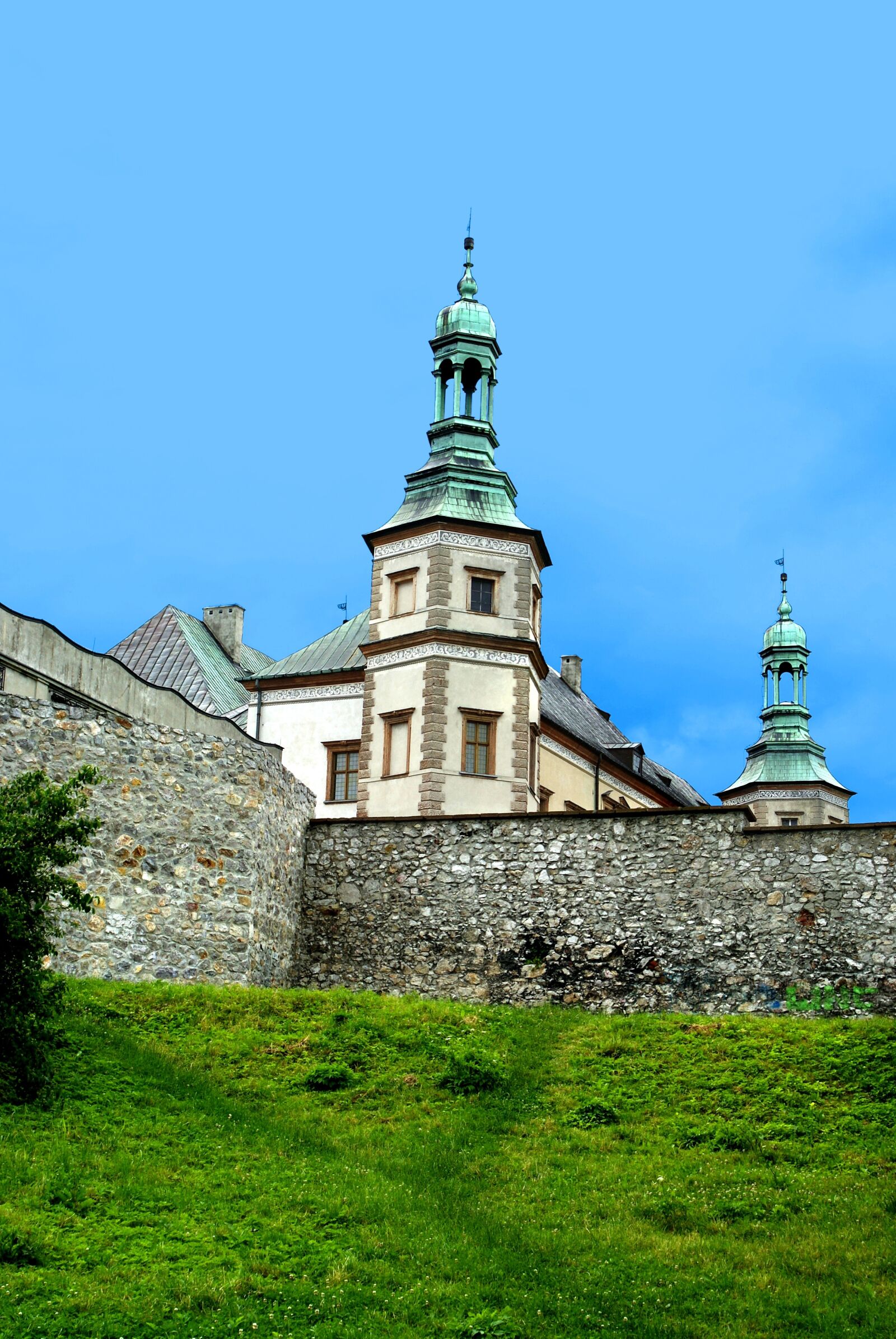 Sony Alpha DSLR-A200 sample photo. Church, castle, building photography