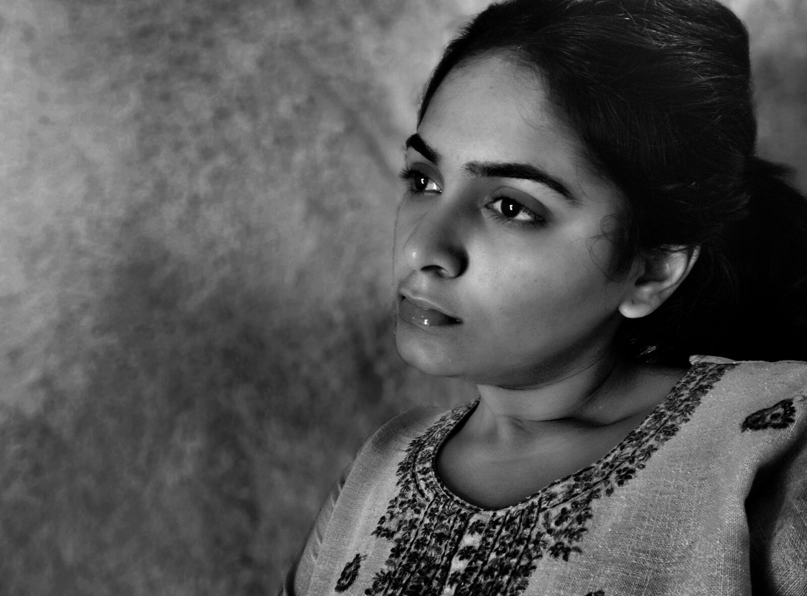 Xiaomi Mi A2 sample photo. Black, white, girl photography
