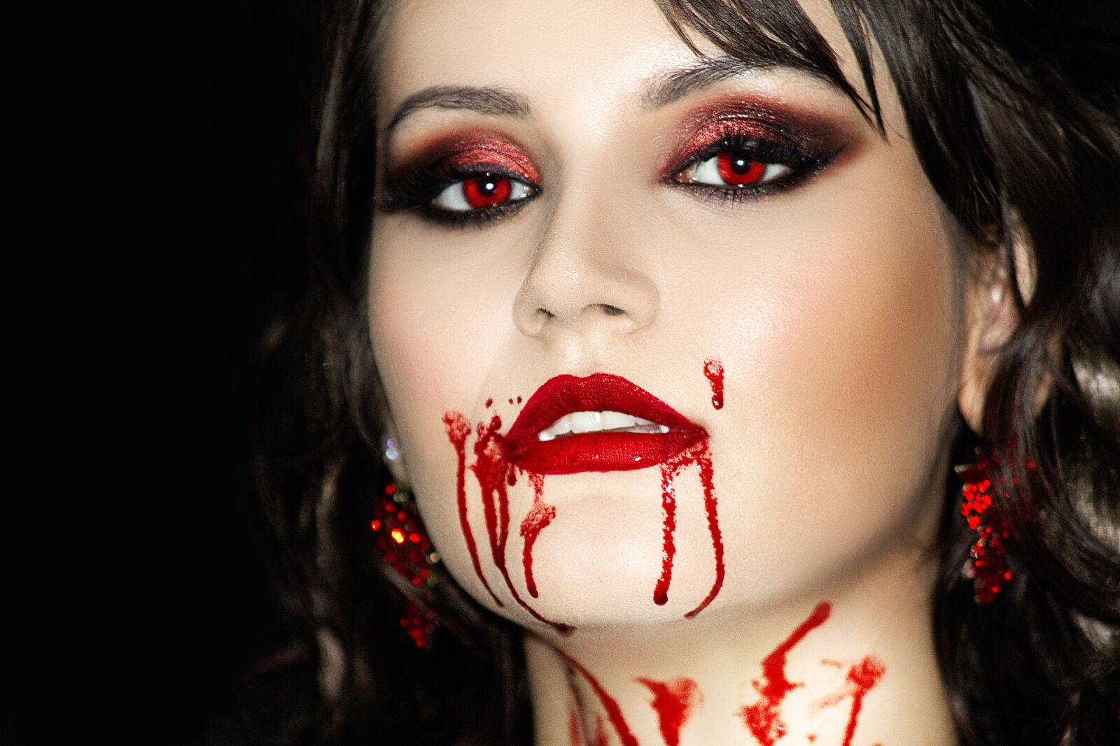 Canon EOS 1200D (EOS Rebel T5 / EOS Kiss X70 / EOS Hi) sample photo. Blood, a vampire, horror photography