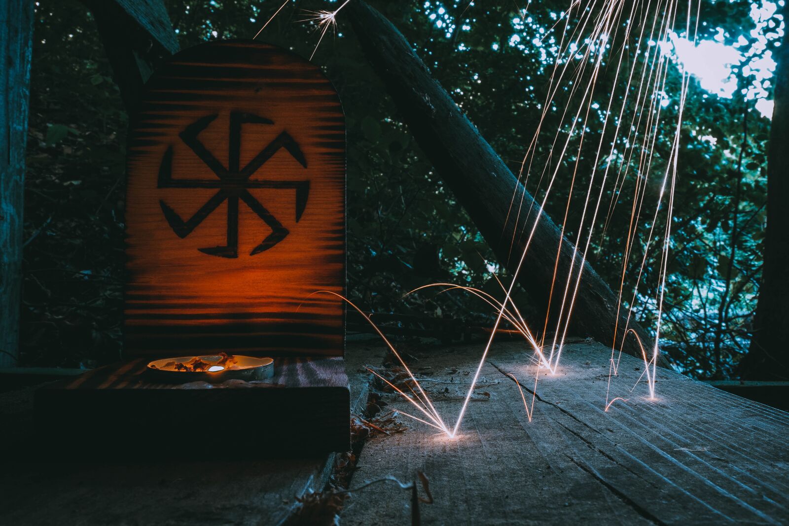 Sony a6400 + Sigma 16mm F1.4 DC DN | C sample photo. Bushcraft, forest, blade photography