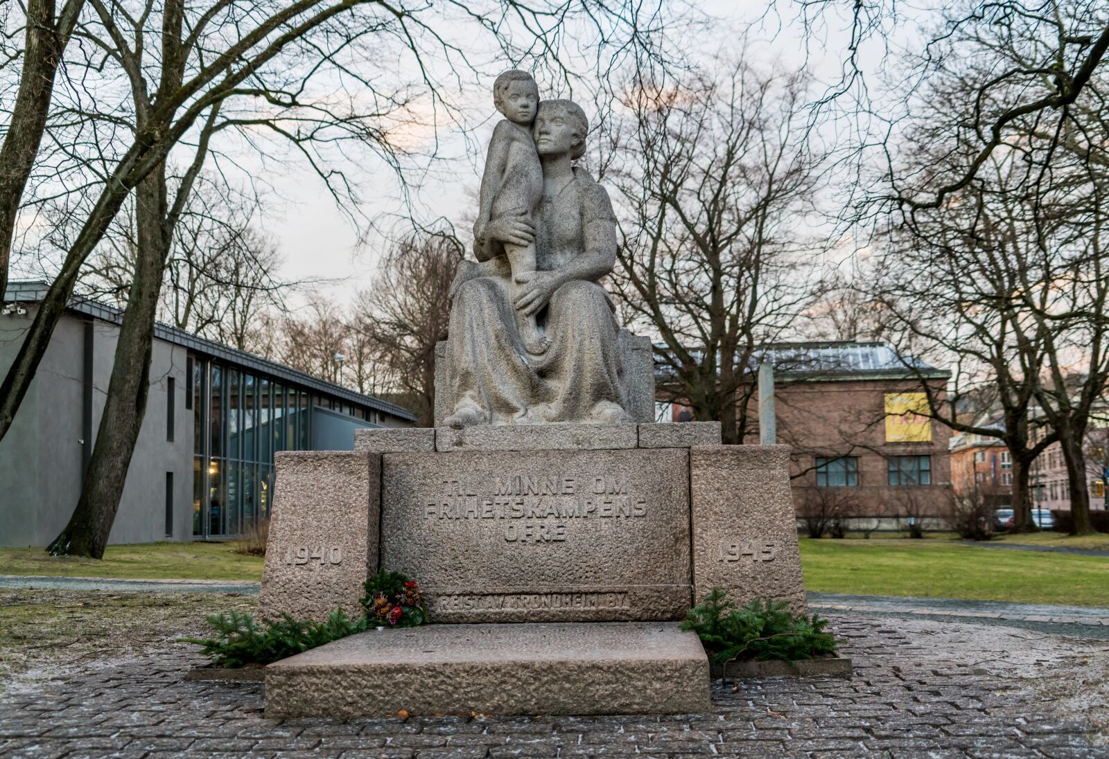 Sony a7R II + Sony FE 24-240mm F3.5-6.3 OSS sample photo. Statue, trondheim, norway photography