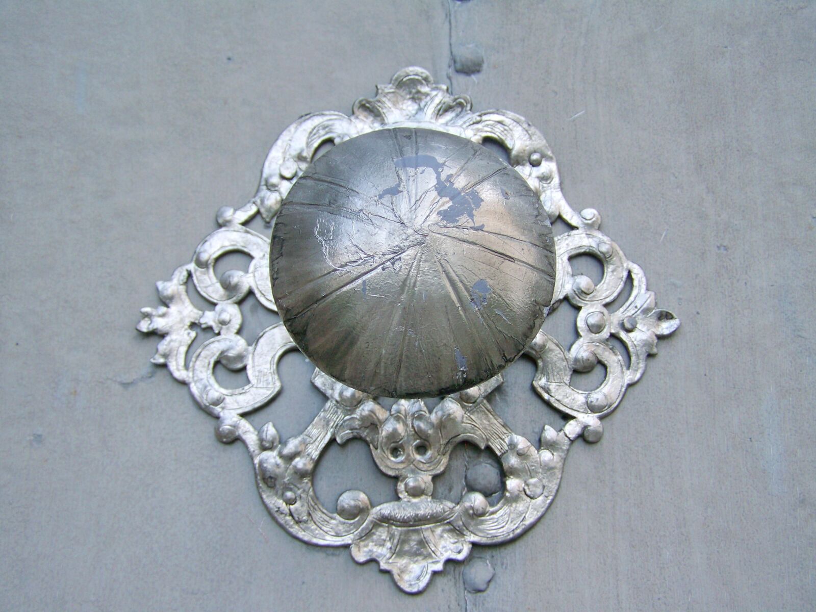 Kodak EASYSHARE ZD710 ZOOM DIGITAL CAMERA sample photo. Door button, decorative handles photography
