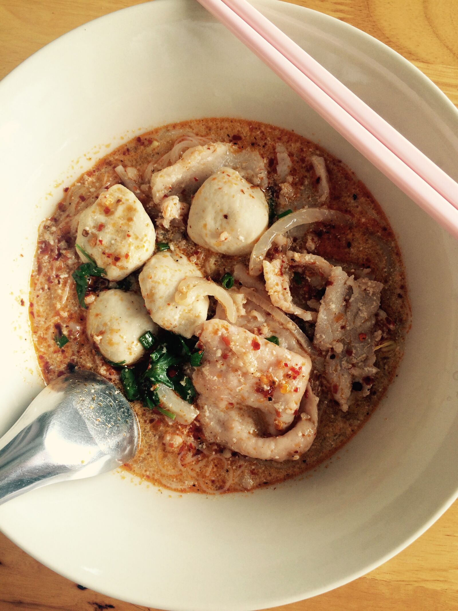 iPhone 5s back camera 4.15mm f/2.2 sample photo. Food, guayteawtomyam, noodles, thai photography