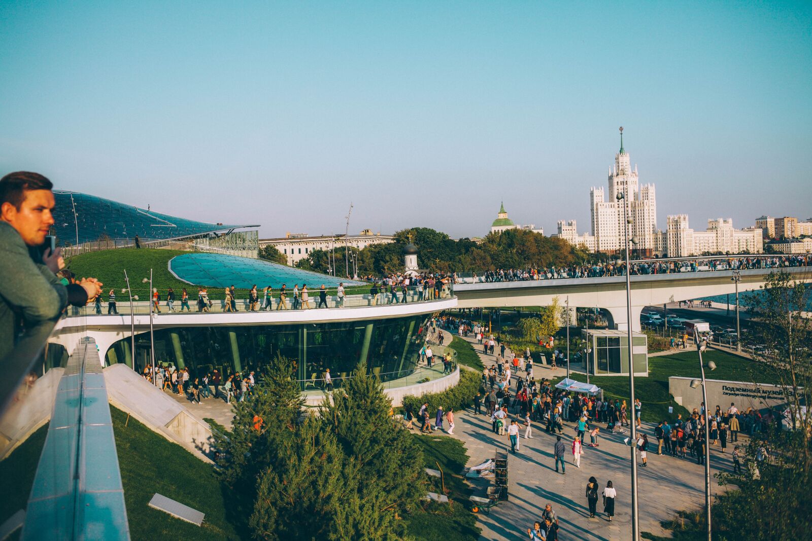 Canon EOS 5D Mark II + Canon EF 35mm F2 sample photo. Zaryadye, park, moscow photography