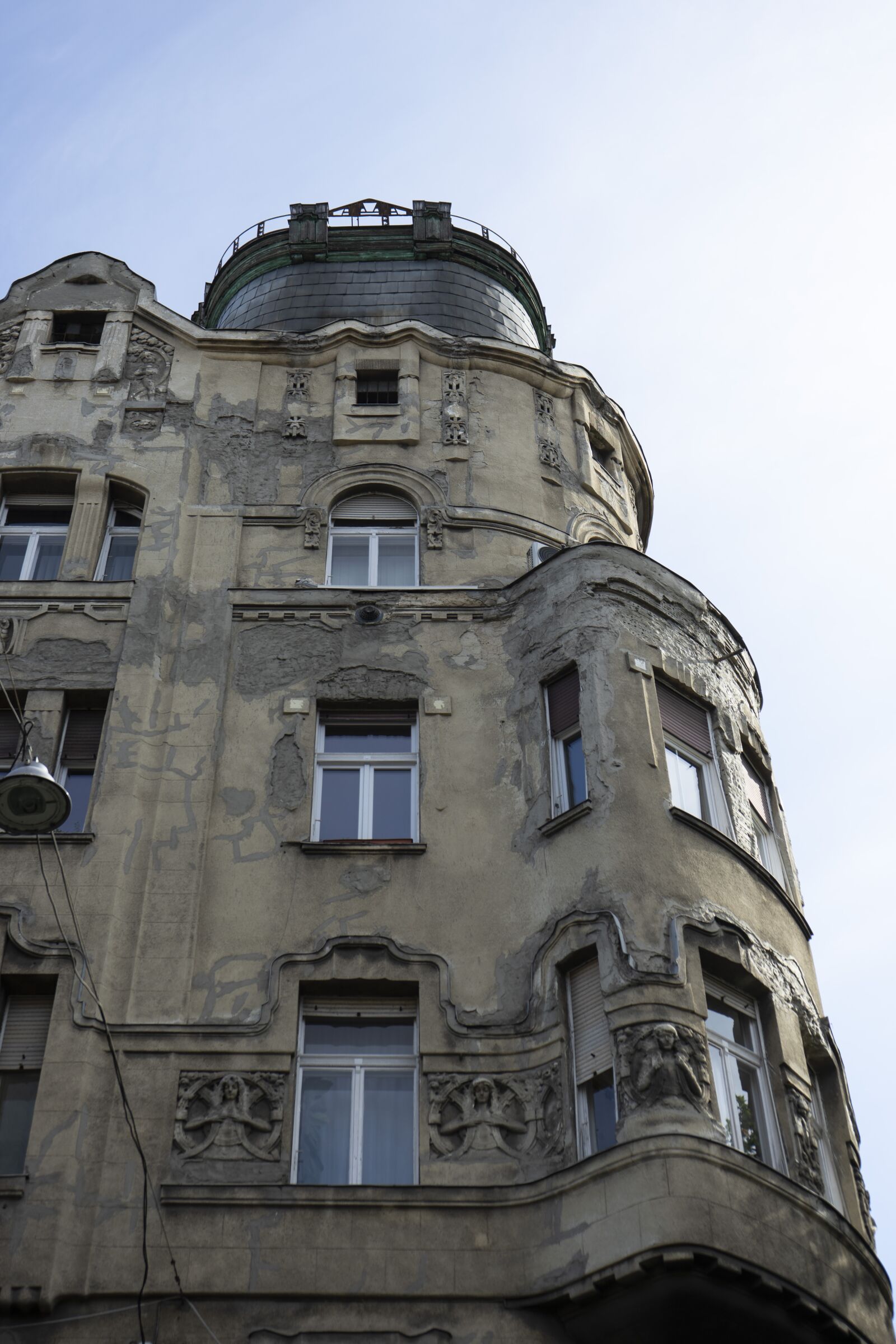 Sony a7 II sample photo. Budapest, windows, building photography