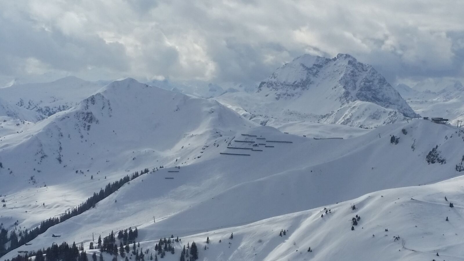 Samsung Galaxy S5 sample photo. Mountains, clouds, snow photography