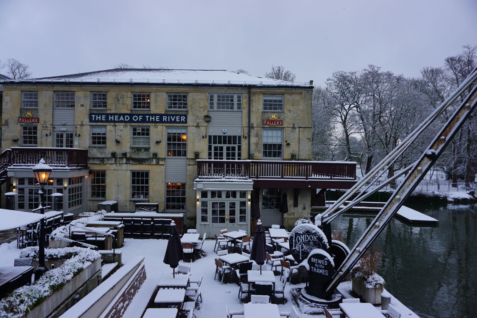 Sony E 16-50mm F3.5-5.6 PZ OSS sample photo. Oxford, snow, the river photography