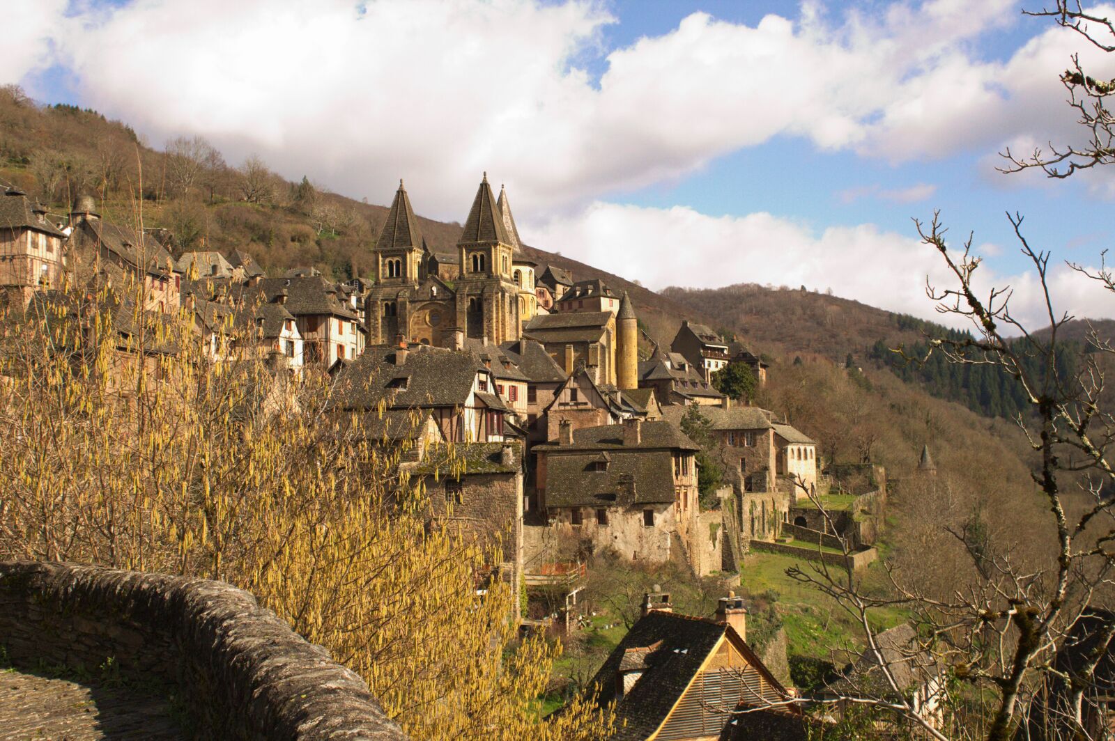Canon EF-S 18-55mm F3.5-5.6 III sample photo. Conques, church, aveyron photography