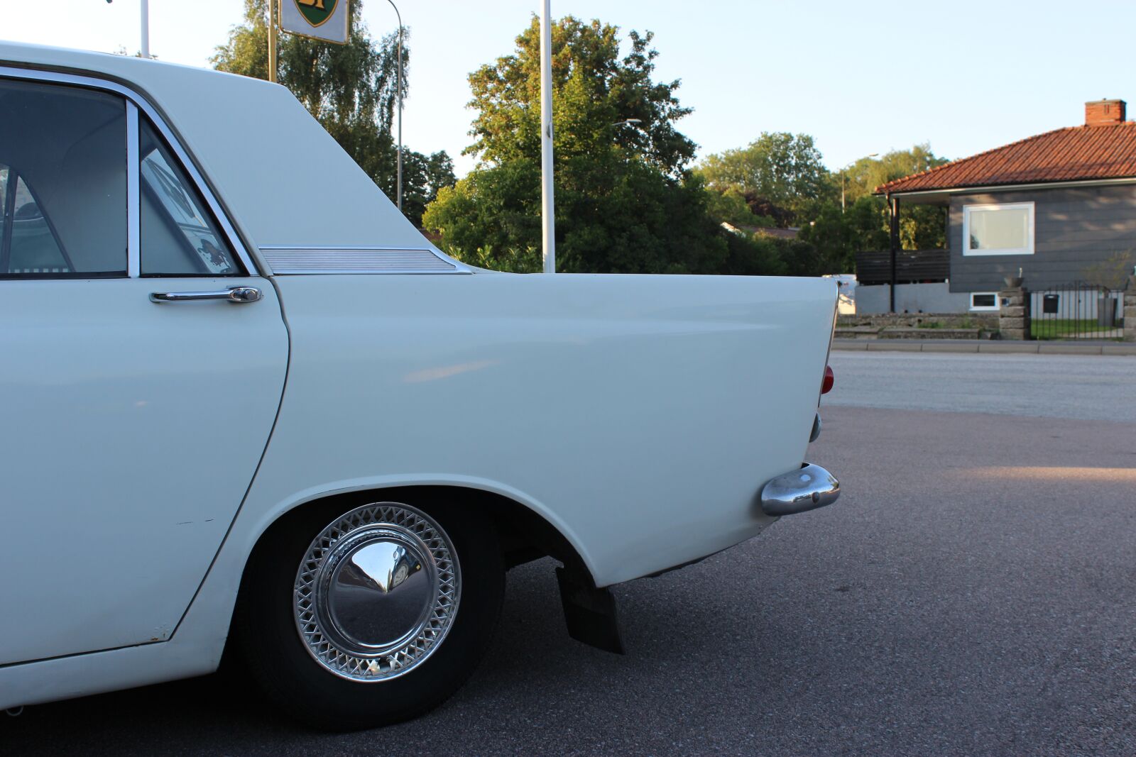 Canon EOS 600D (Rebel EOS T3i / EOS Kiss X5) sample photo. Car, classics, nostalgia photography