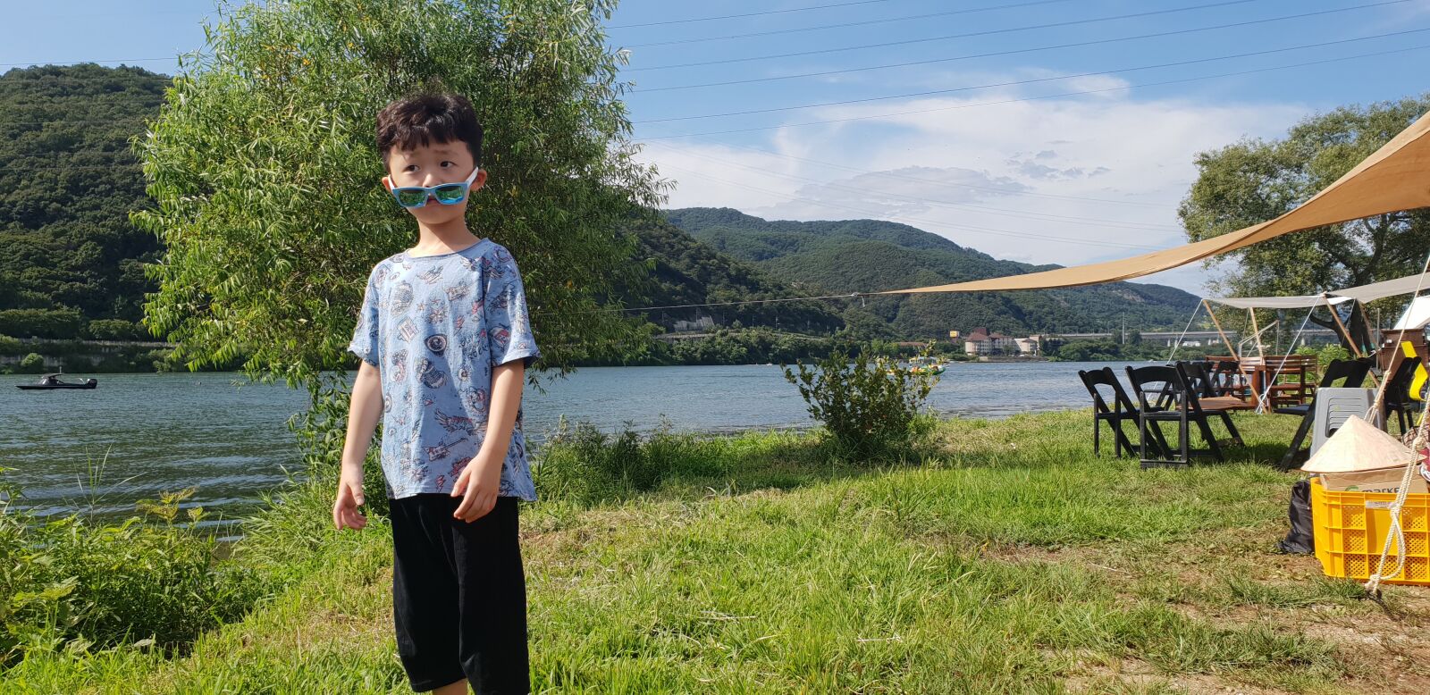 Samsung Galaxy S9+ sample photo. Boys, outdoors, riverside photography