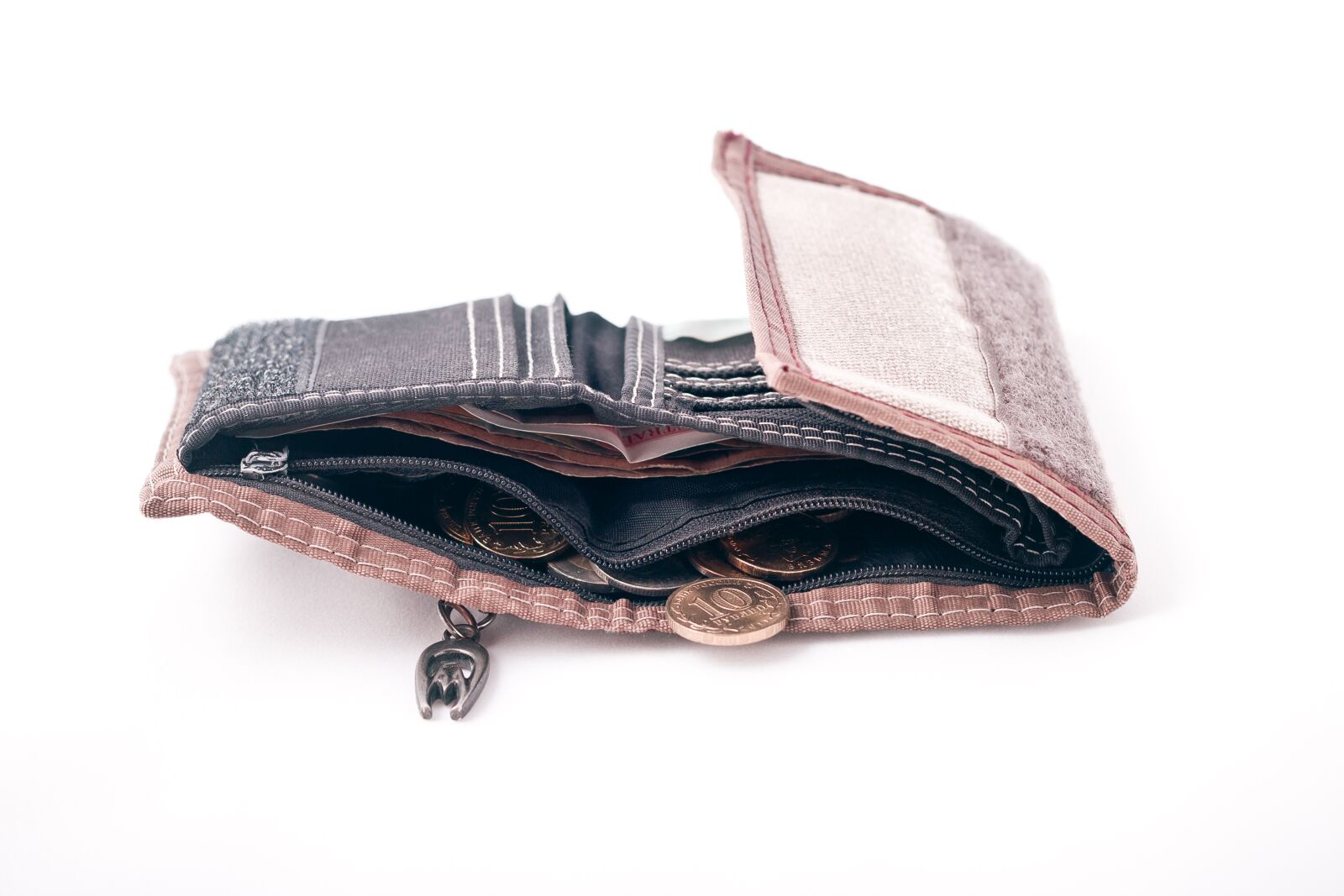Canon EOS 7D + Canon EF 50mm F1.8 II sample photo. Waist bags, ruble, white photography