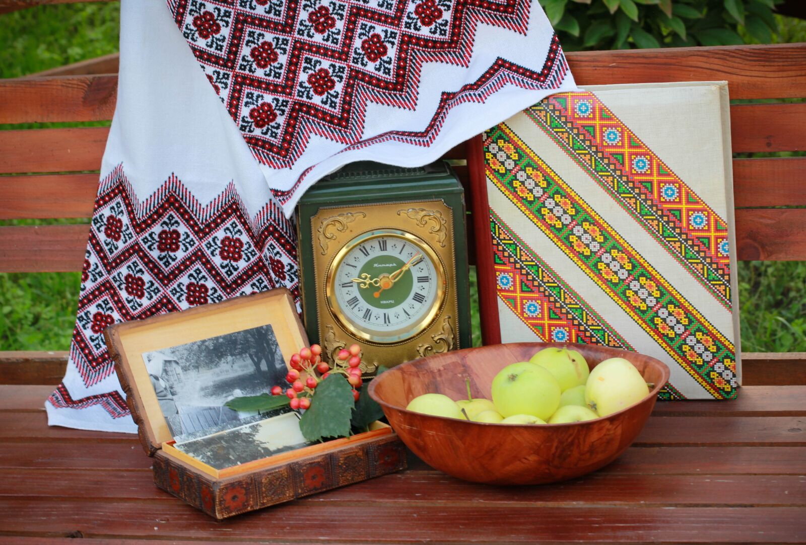 Canon EF 50mm F1.4 USM sample photo. Apples, embroidery, nature photography