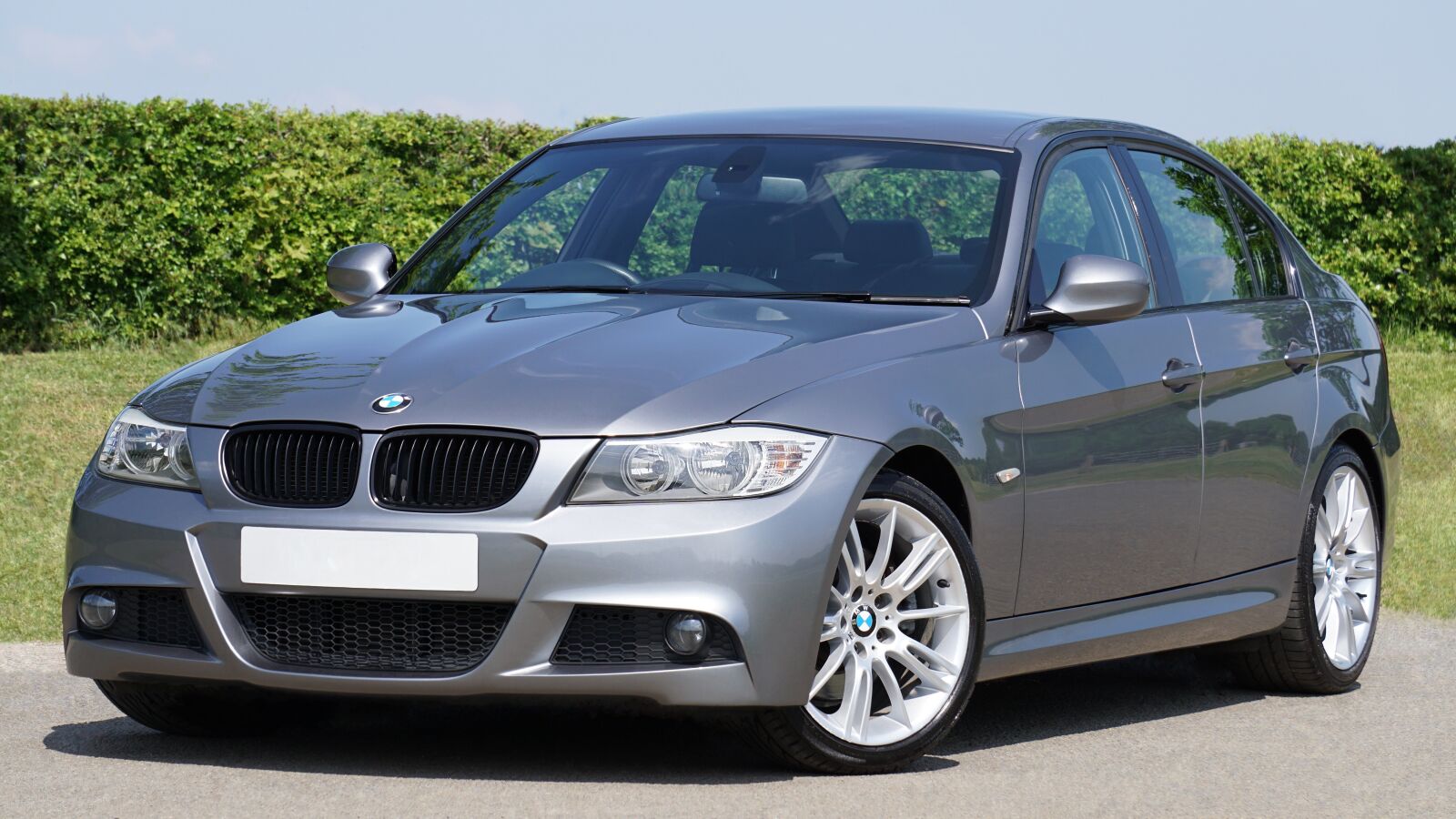 Sony E 55-210mm F4.5-6.3 OSS sample photo. Car, bmw, vehicle photography
