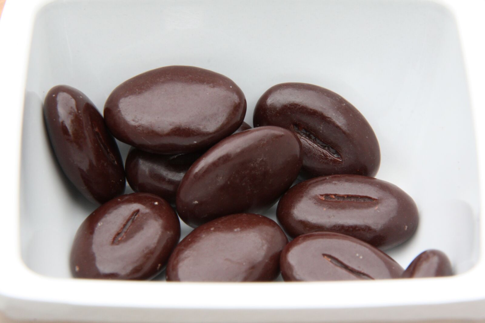 Canon EOS 450D (EOS Rebel XSi / EOS Kiss X2) sample photo. Chocolate, chocolate coffee beans photography