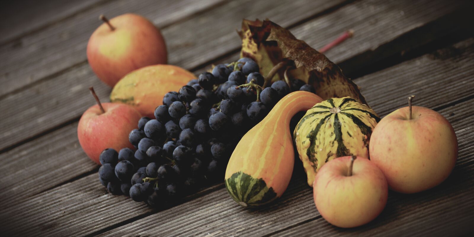 Nikon D610 sample photo. Fruit, grapes, apple photography