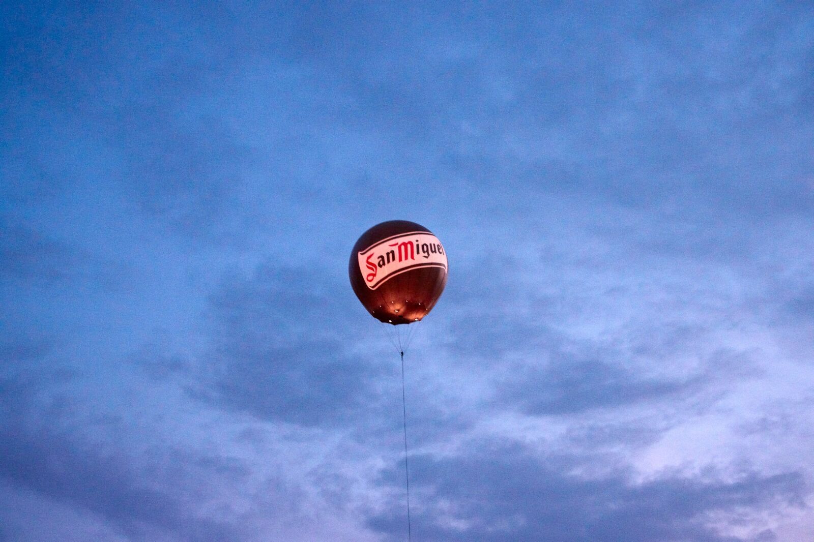 Canon EOS 500D (EOS Rebel T1i / EOS Kiss X3) sample photo. Balloon, sky, flying photography