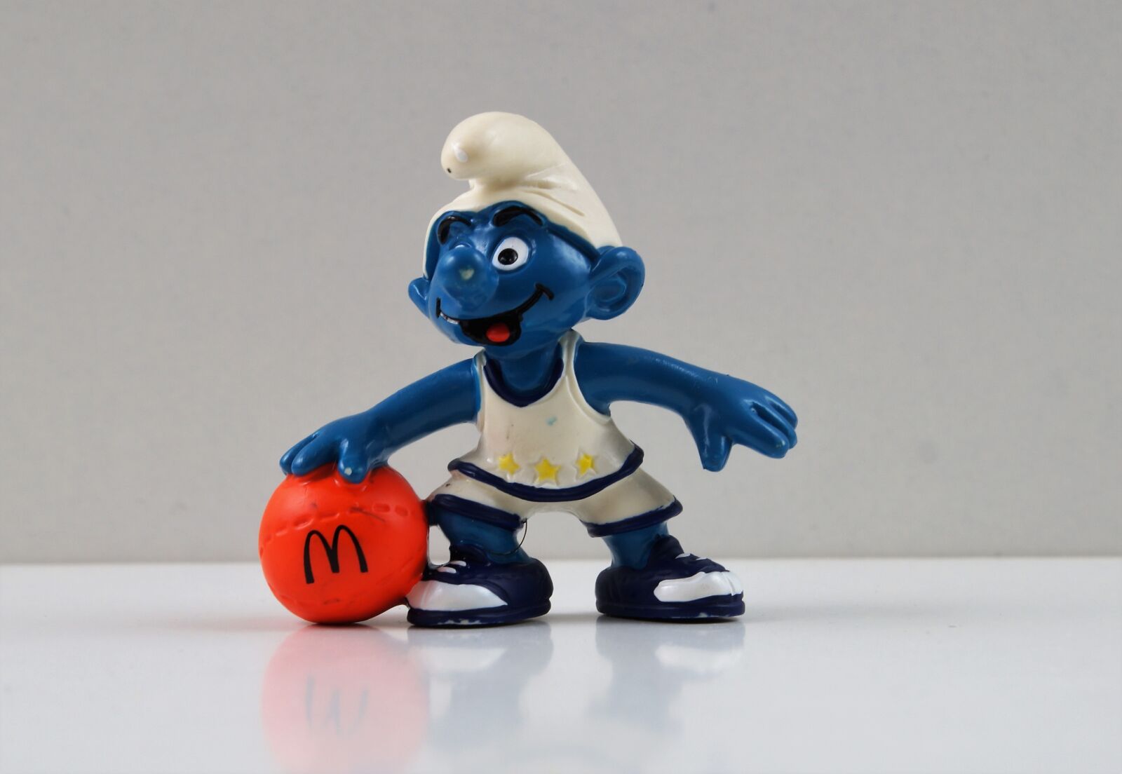 Sony DT 18-70mm F3.5-5.6 sample photo. Smurf, smurfs, basketball smurf photography