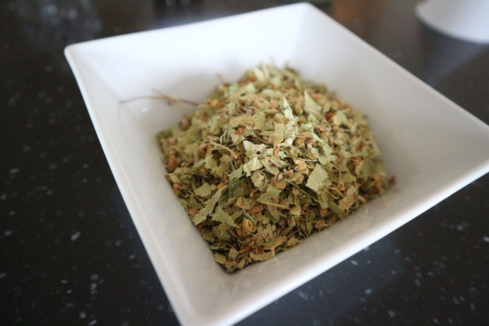 Canon EOS M10 sample photo. Lime blossom, linde, drug photography