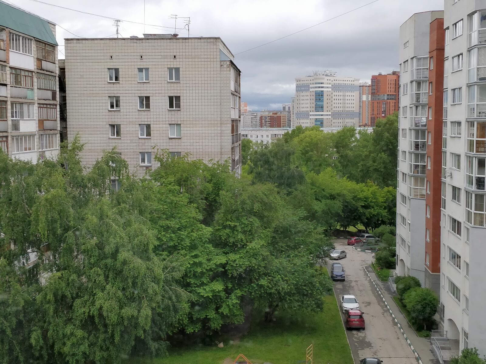 OnePlus 5T sample photo. City, buildings, cloudy photography