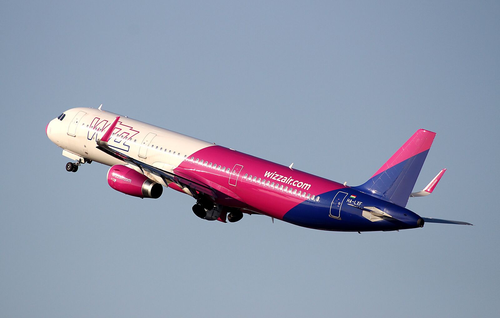 Canon EOS 700D (EOS Rebel T5i / EOS Kiss X7i) + Canon EF 100-400mm F4.5-5.6L IS USM sample photo. Planespotting, wizzair, aviation photography