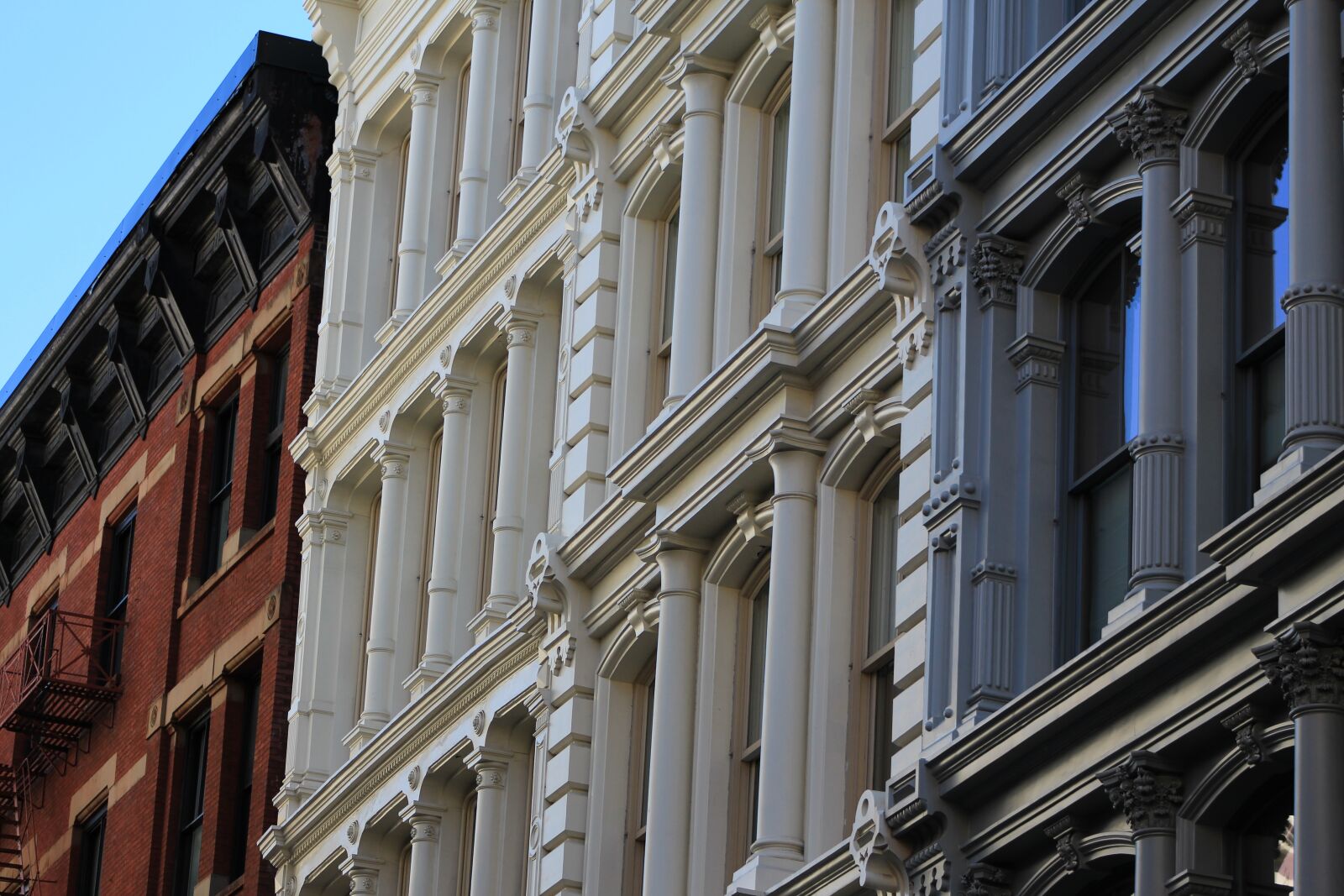 Canon EOS 700D (EOS Rebel T5i / EOS Kiss X7i) + Canon EF 75-300mm f/4-5.6 sample photo. West village, nyc, building photography