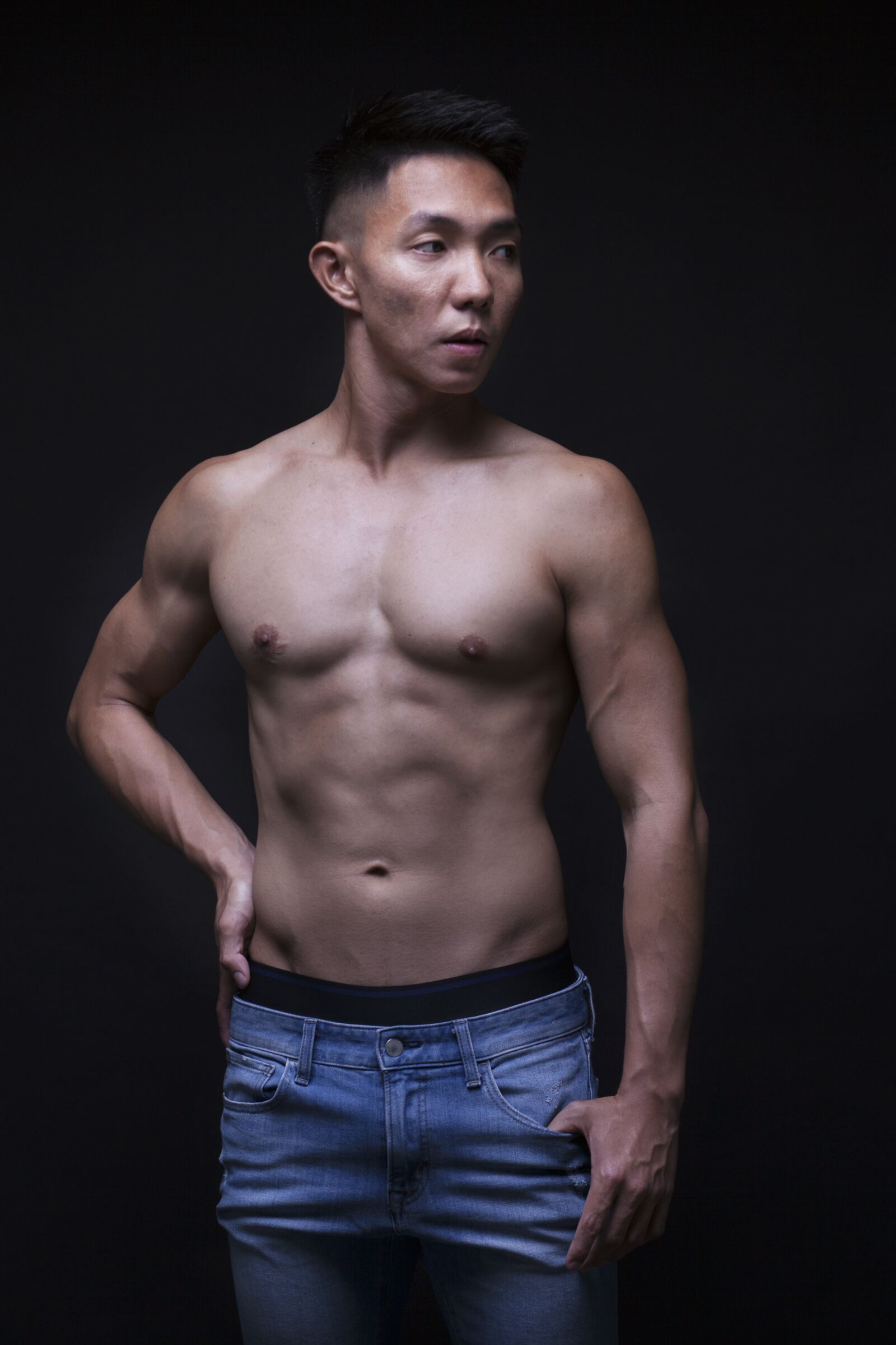 Canon EF 85mm F1.8 USM sample photo. Man, fitness, studio photography