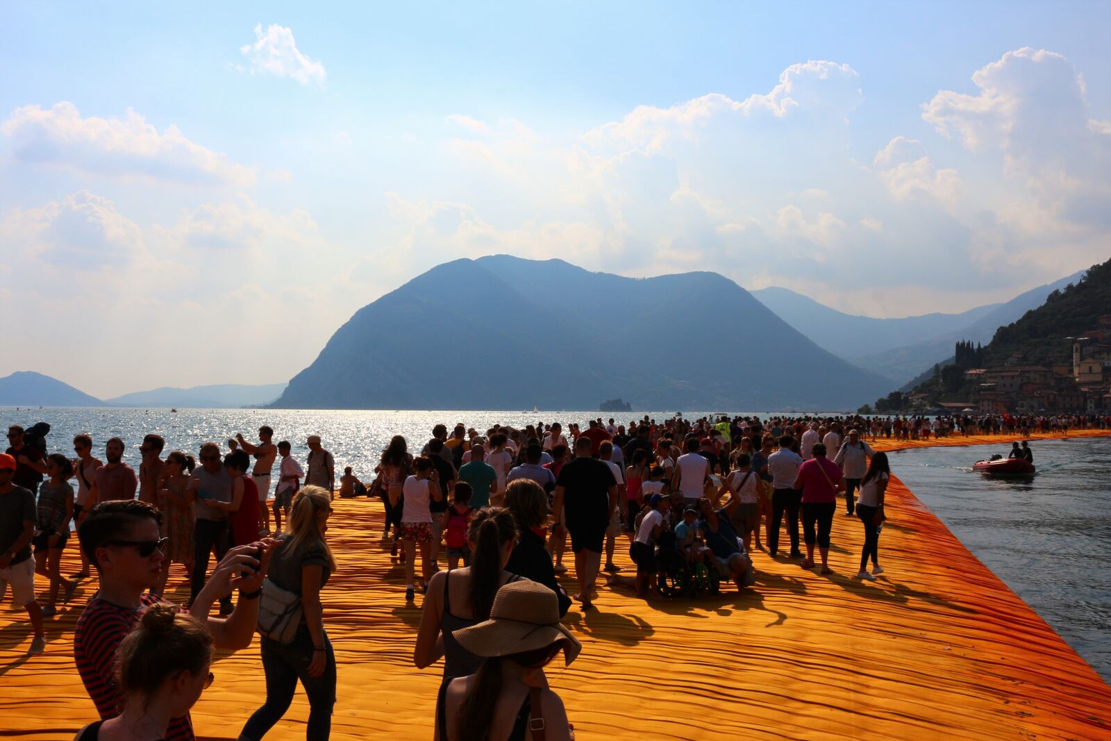Canon EOS 700D (EOS Rebel T5i / EOS Kiss X7i) sample photo. Christo, floating piers, italy photography