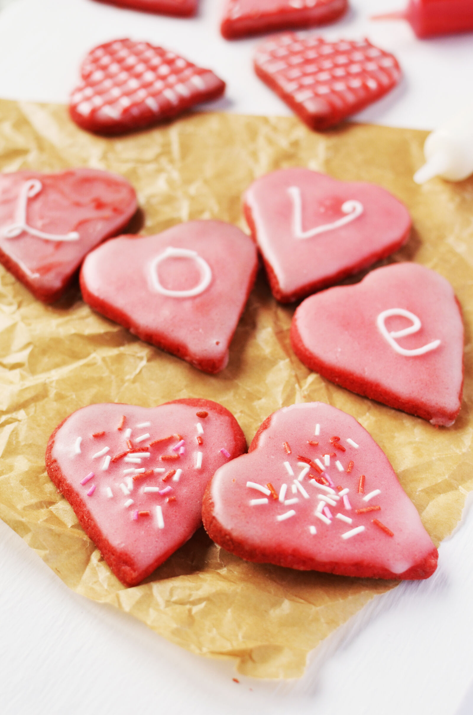 Nikon D5100 + Nikon AF-S DX Nikkor 35mm F1.8G sample photo. Love, cookies photography