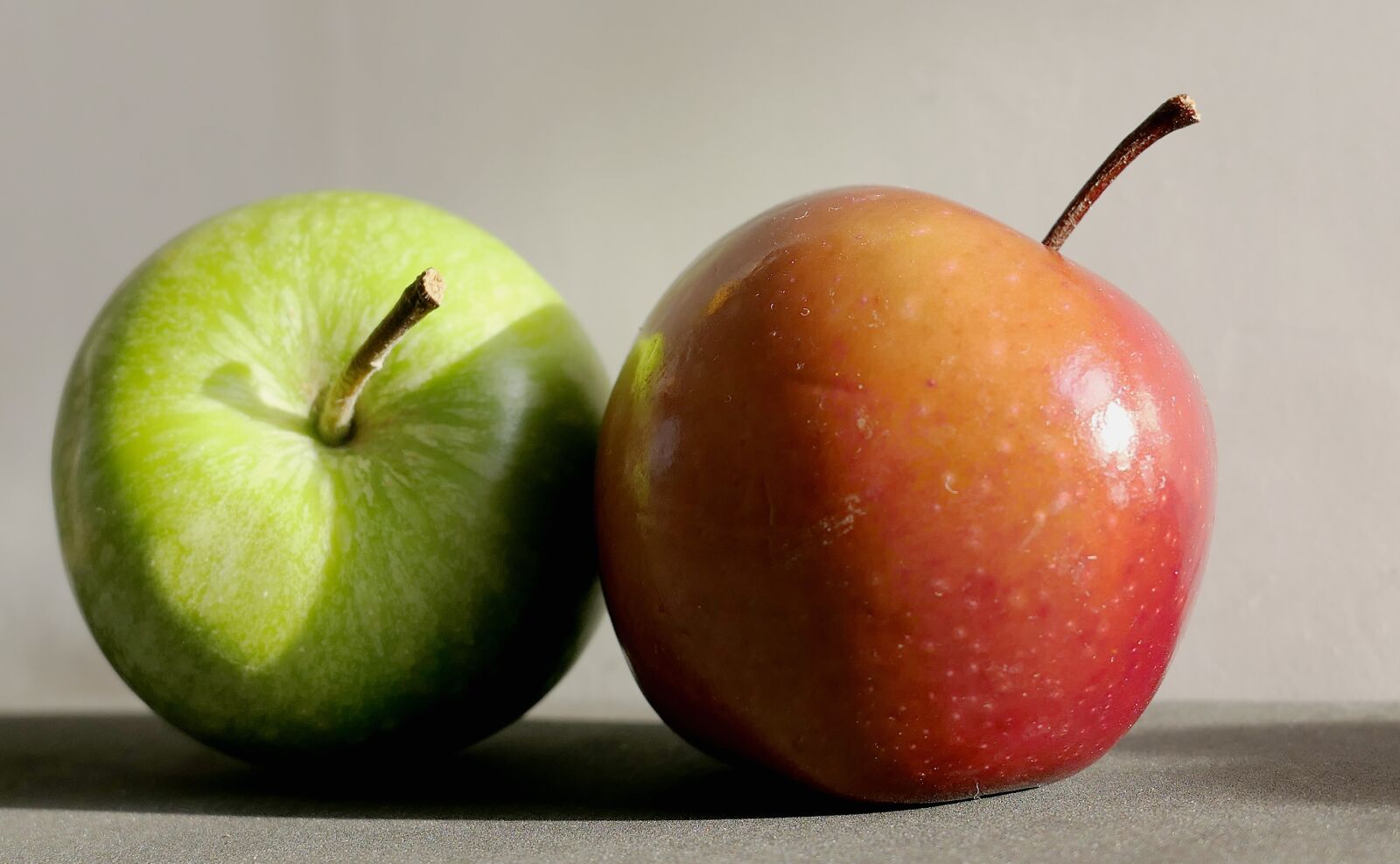 Panasonic Lumix DMC-LX10 (Lumix DMC-LX15) sample photo. Apple, apfelernte, apple stalk photography