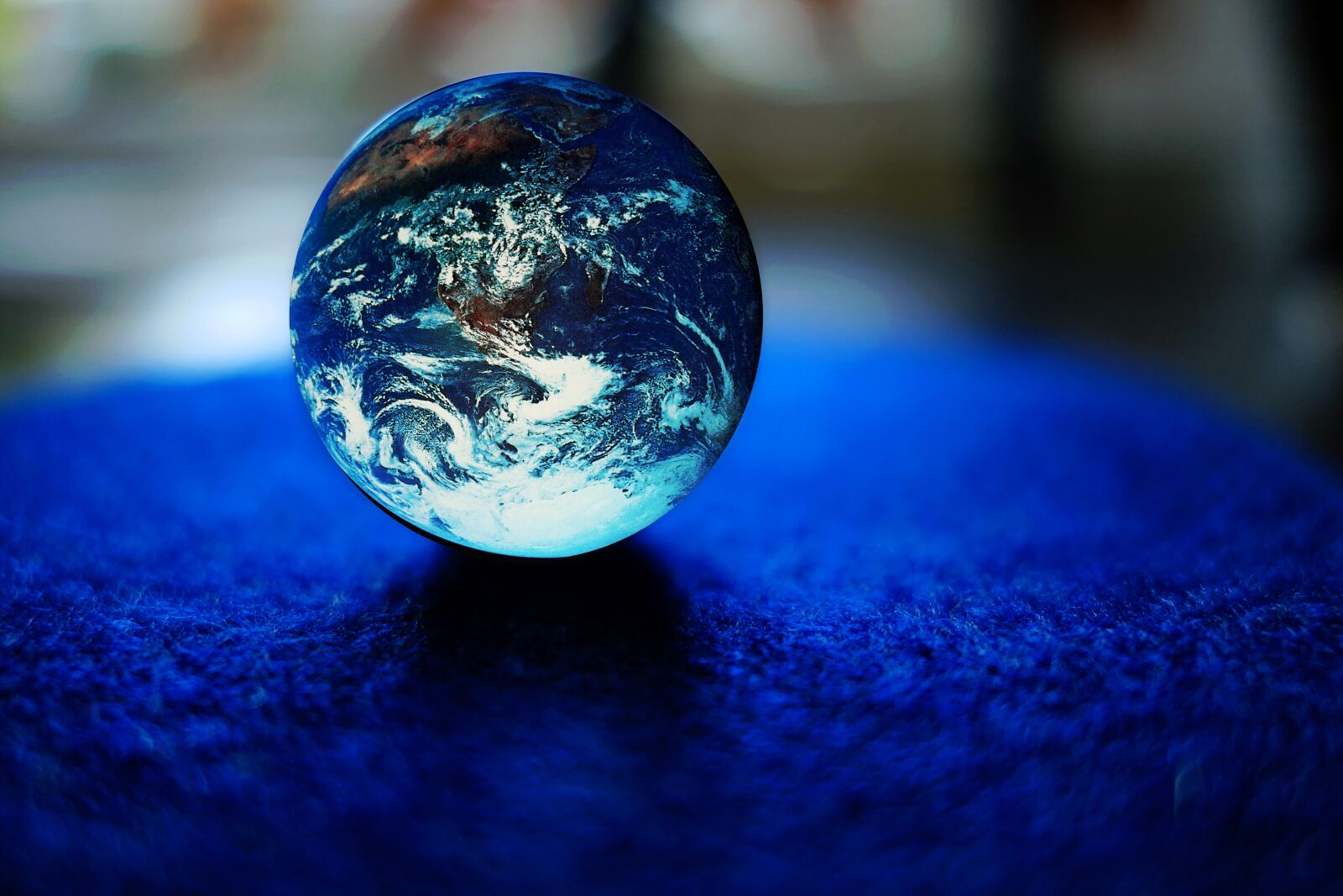 Panasonic Lumix DMC-LX10 (Lumix DMC-LX15) sample photo. Ball, earth, glass photography