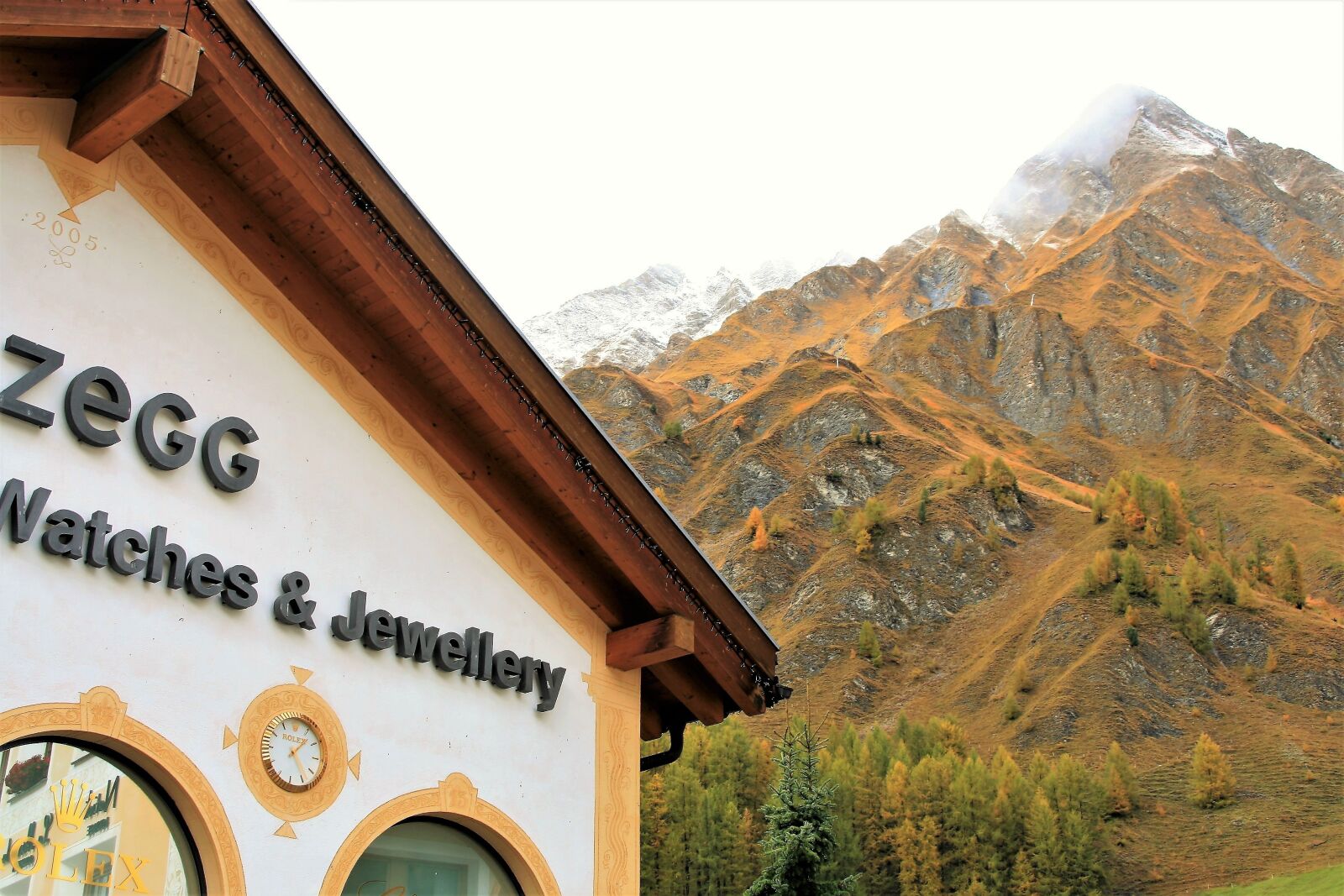 Canon EOS 400D (EOS Digital Rebel XTi / EOS Kiss Digital X) sample photo. Fall mountains, facade, tops photography
