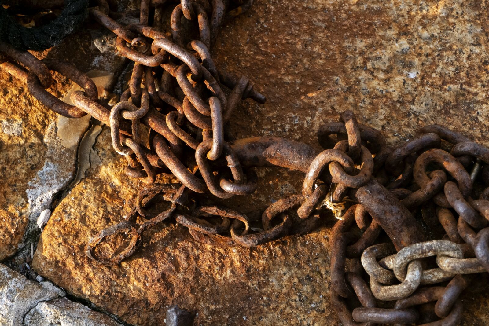 Fujifilm XC 16-50mm F3.5-5.6 OIS sample photo. Rust, sea, chains photography