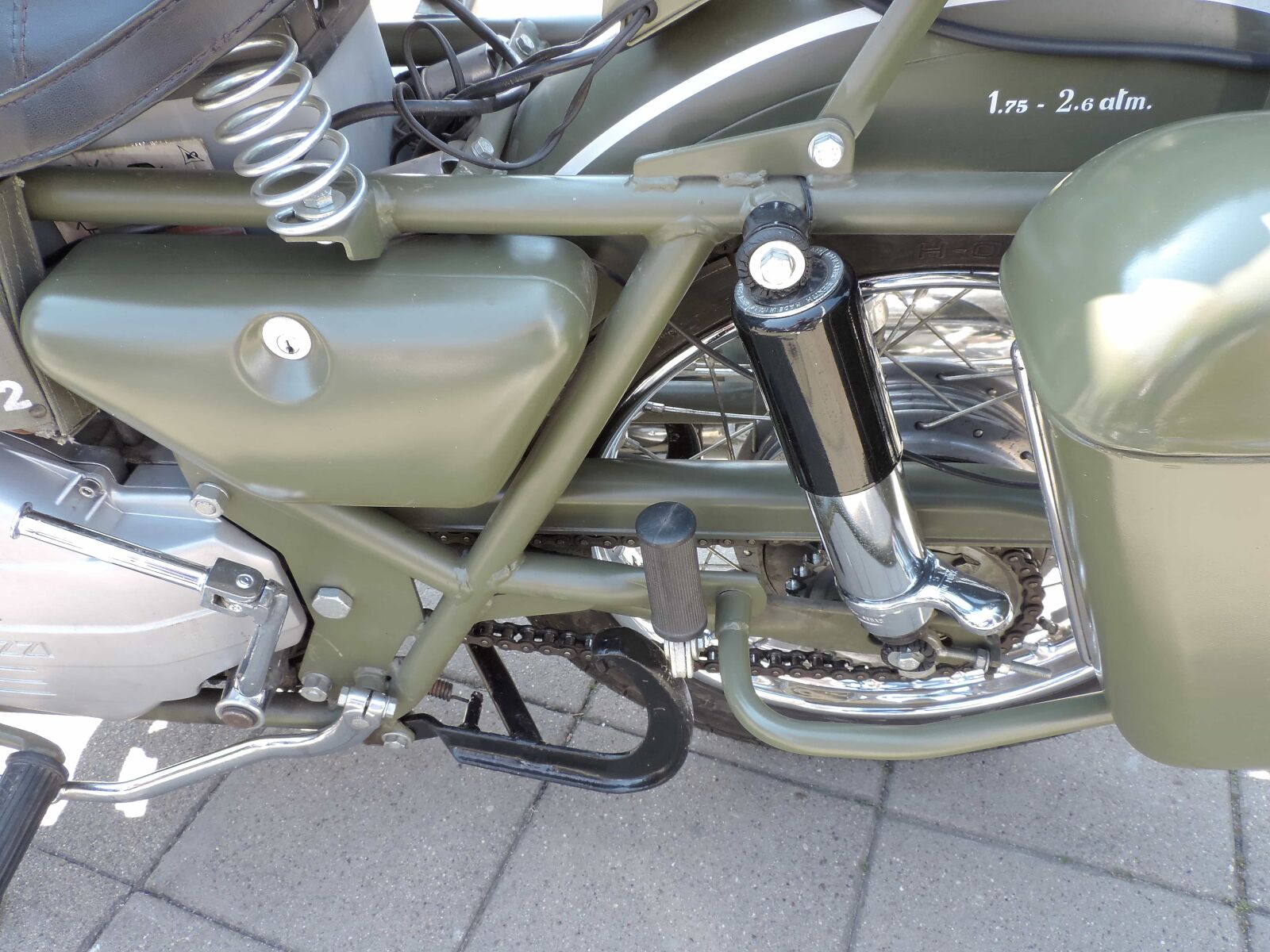 Nikon Coolpix P520 sample photo. Greenish yellow, metallic, old photography