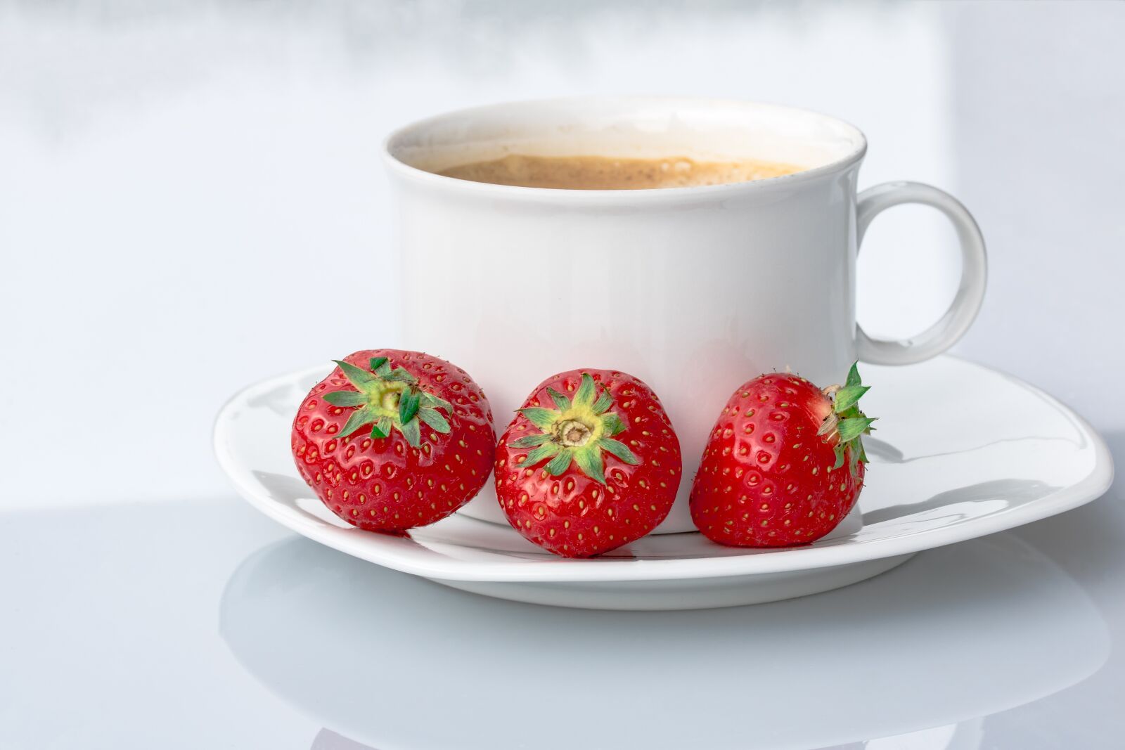 Canon EF-S 60mm F2.8 Macro USM sample photo. Strawberries, coffee cup, coffee photography