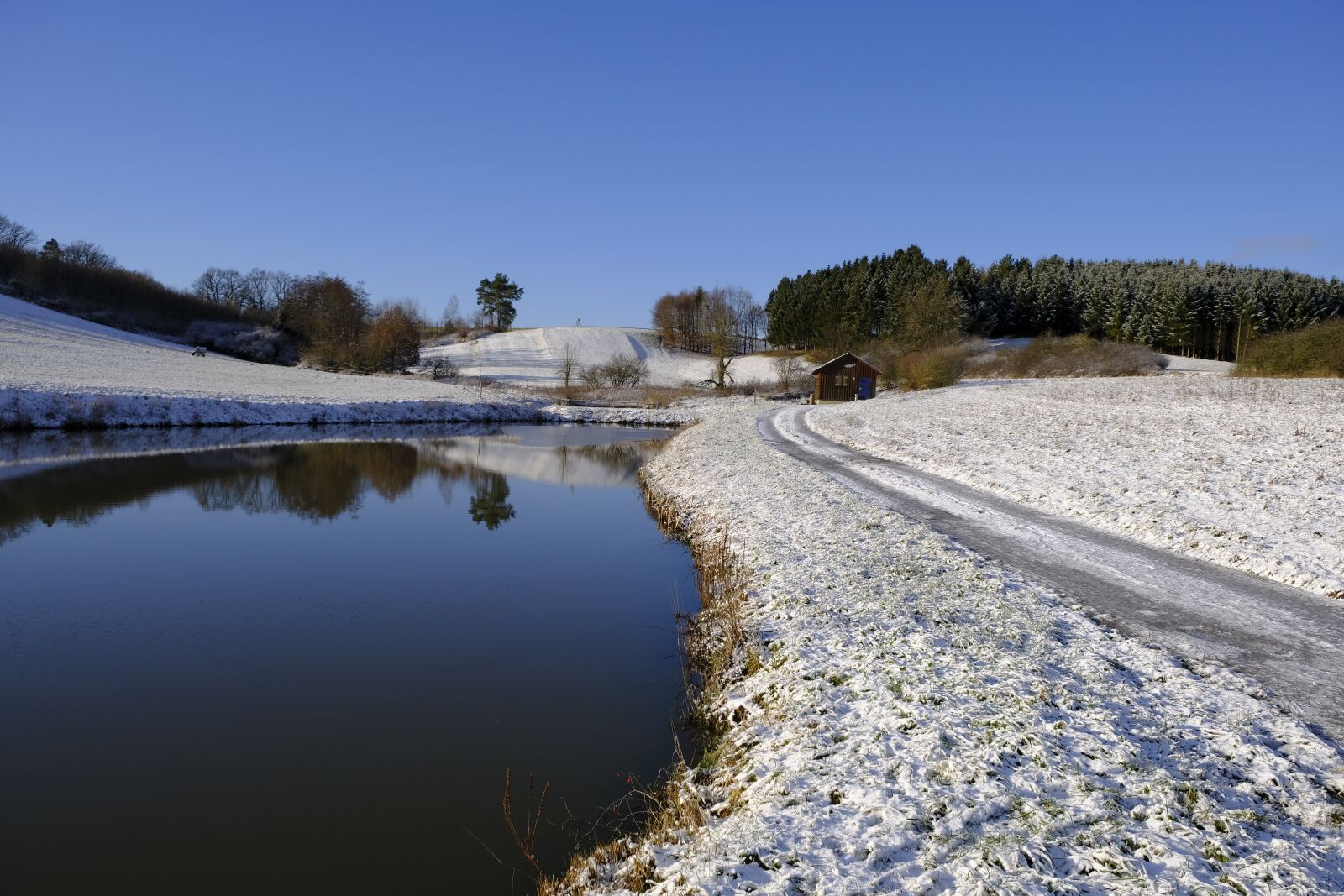Fujifilm XF 18-55mm F2.8-4 R LM OIS sample photo. Winter, snow, lake photography