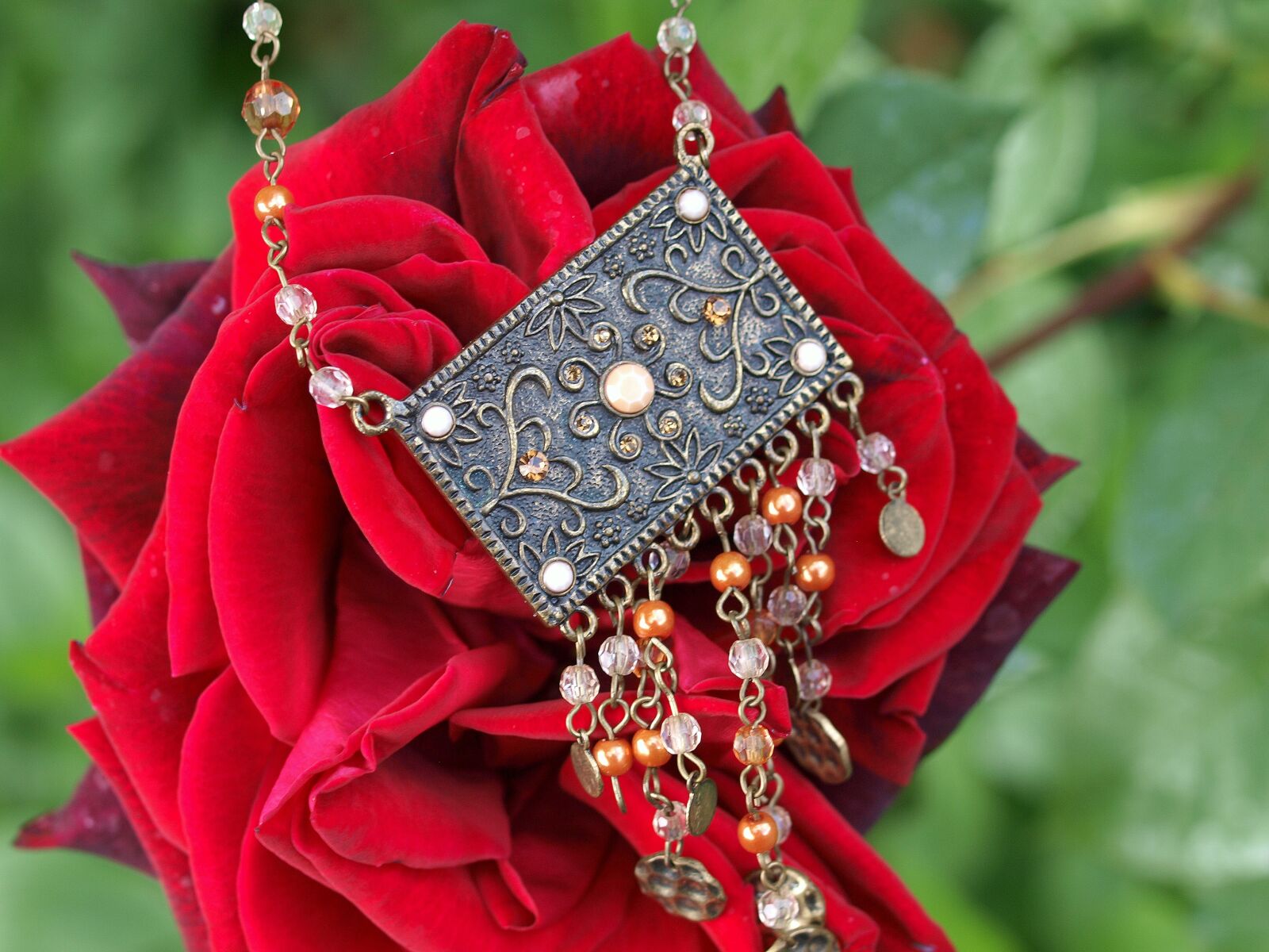 Olympus E-520 (EVOLT E-520) sample photo. Jewellery, rose, romance photography