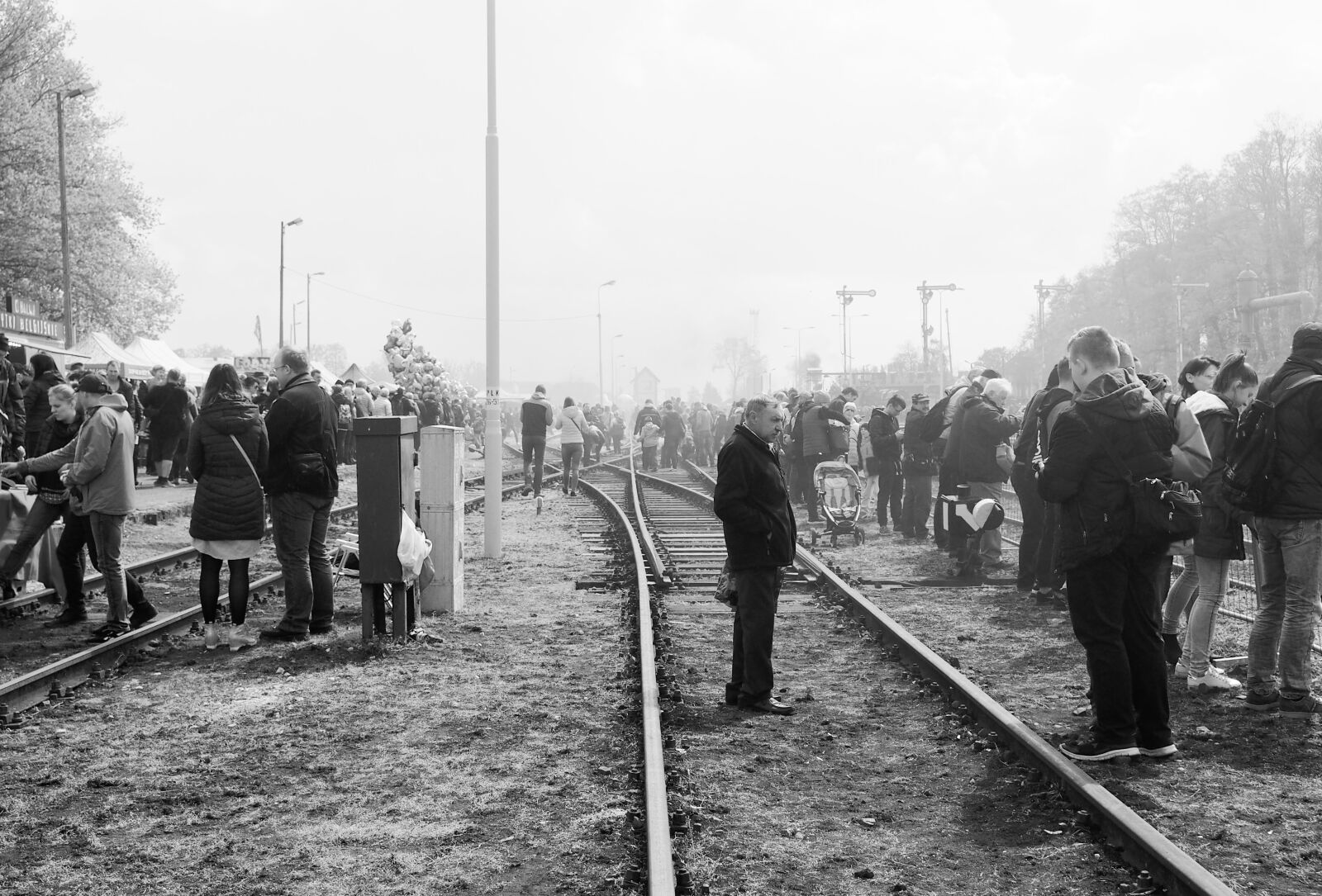 Olympus PEN E-PL6 sample photo. People, tracks, rails photography