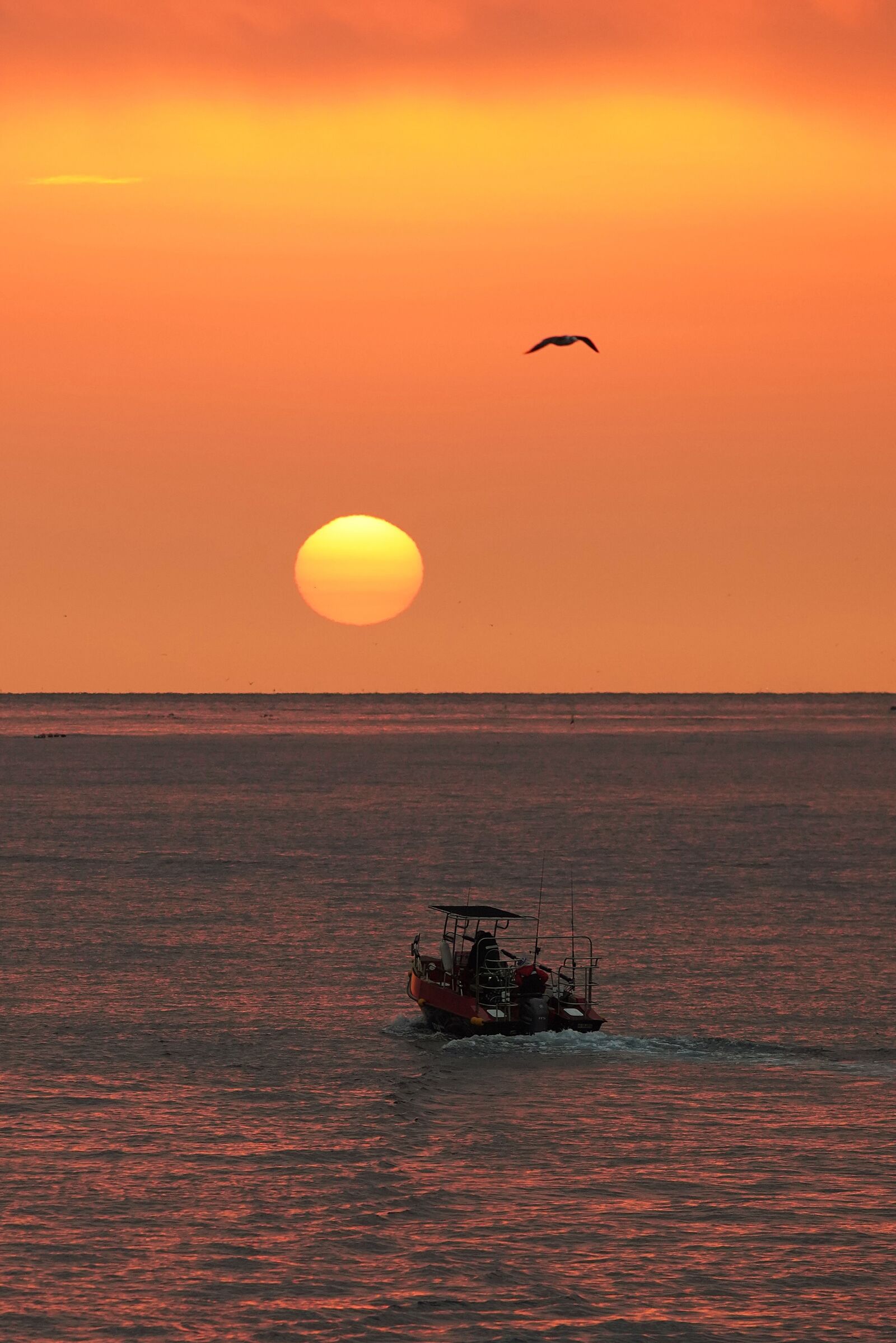Canon EF 70-200mm F2.8L USM sample photo. Sunrise, morning, sea photography