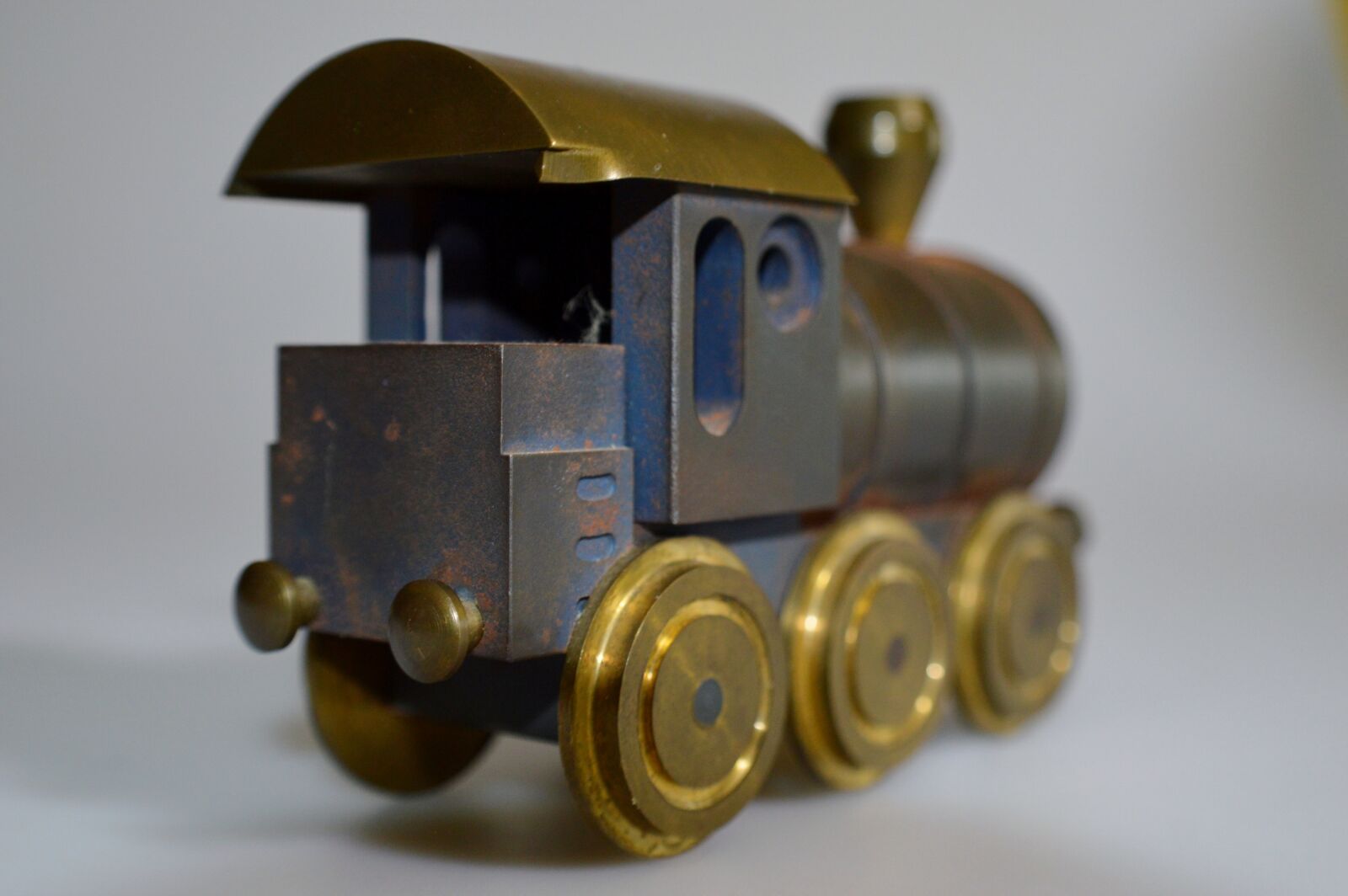 Nikon D3200 sample photo. Locomotive, brass, iron photography