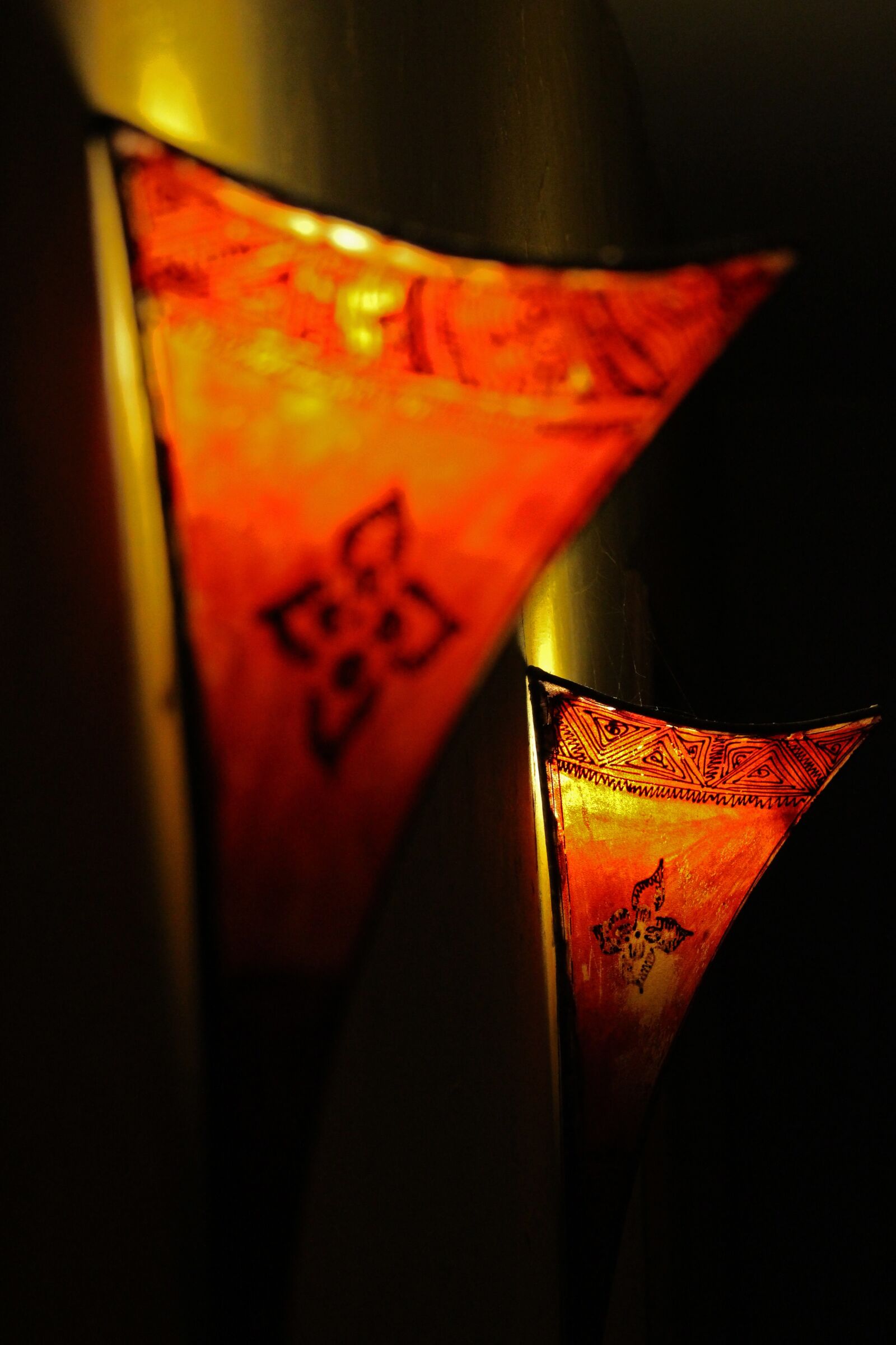 Canon EF-S 55-250mm F4-5.6 IS STM sample photo. Wall lamp, oriental leather photography