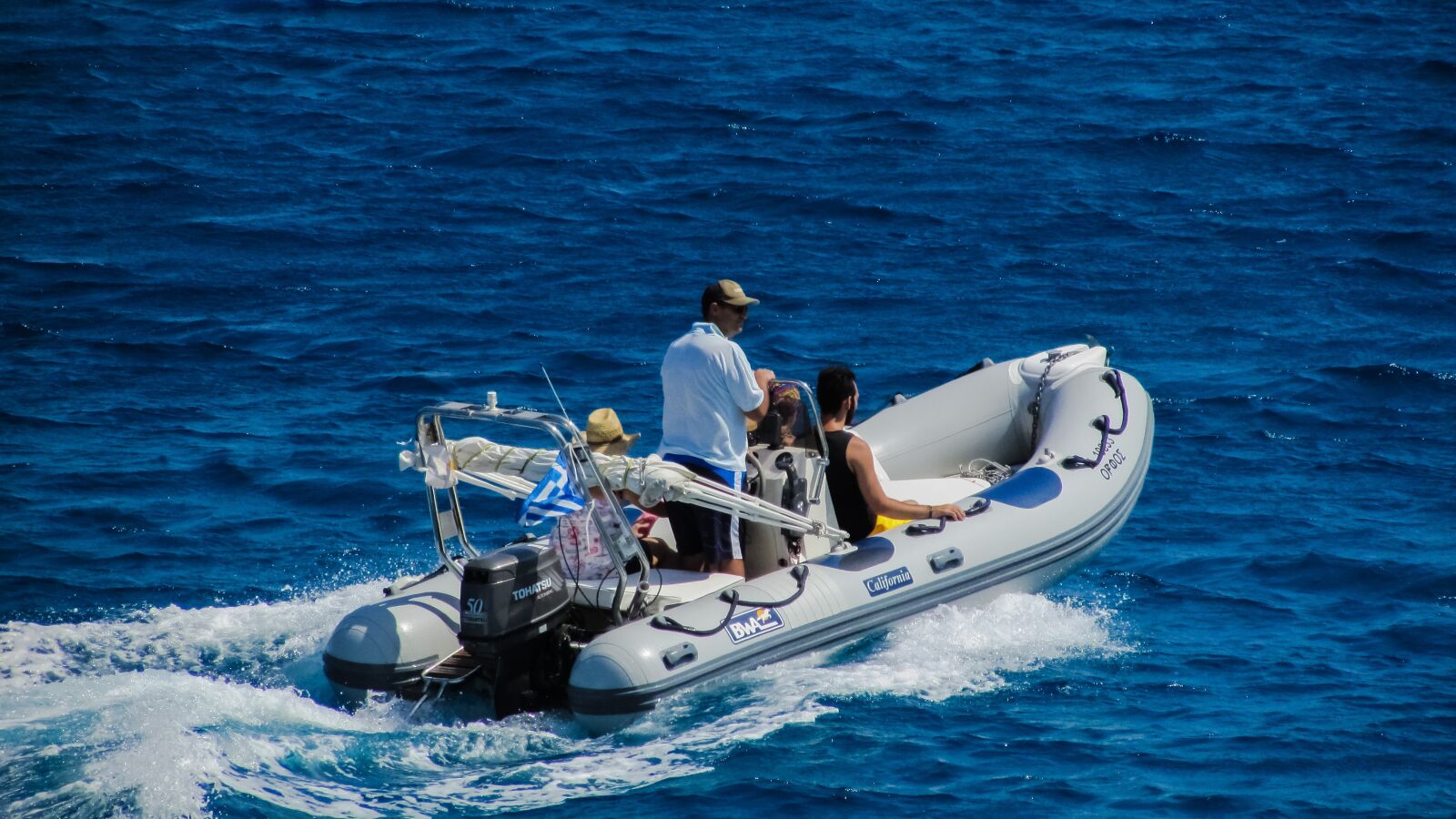 Canon PowerShot SX400 IS sample photo. Speed boat, sea, water photography