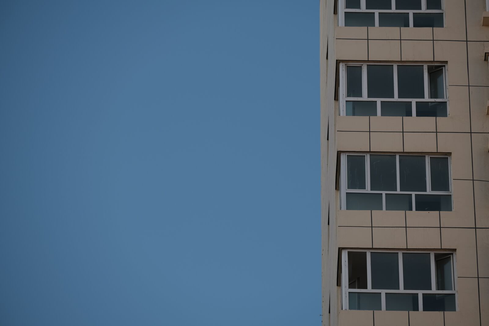 Fujifilm XF 50-140mm F2.8 R LM OIS WR sample photo. Building, blue sky, quiet photography