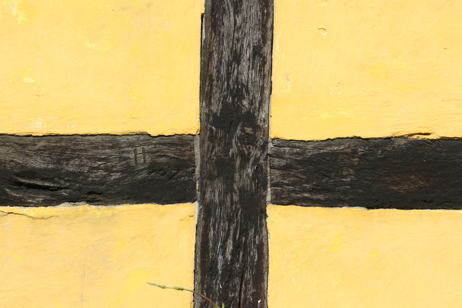 Canon EOS 7D Mark II sample photo. Background, built, cross, texture photography