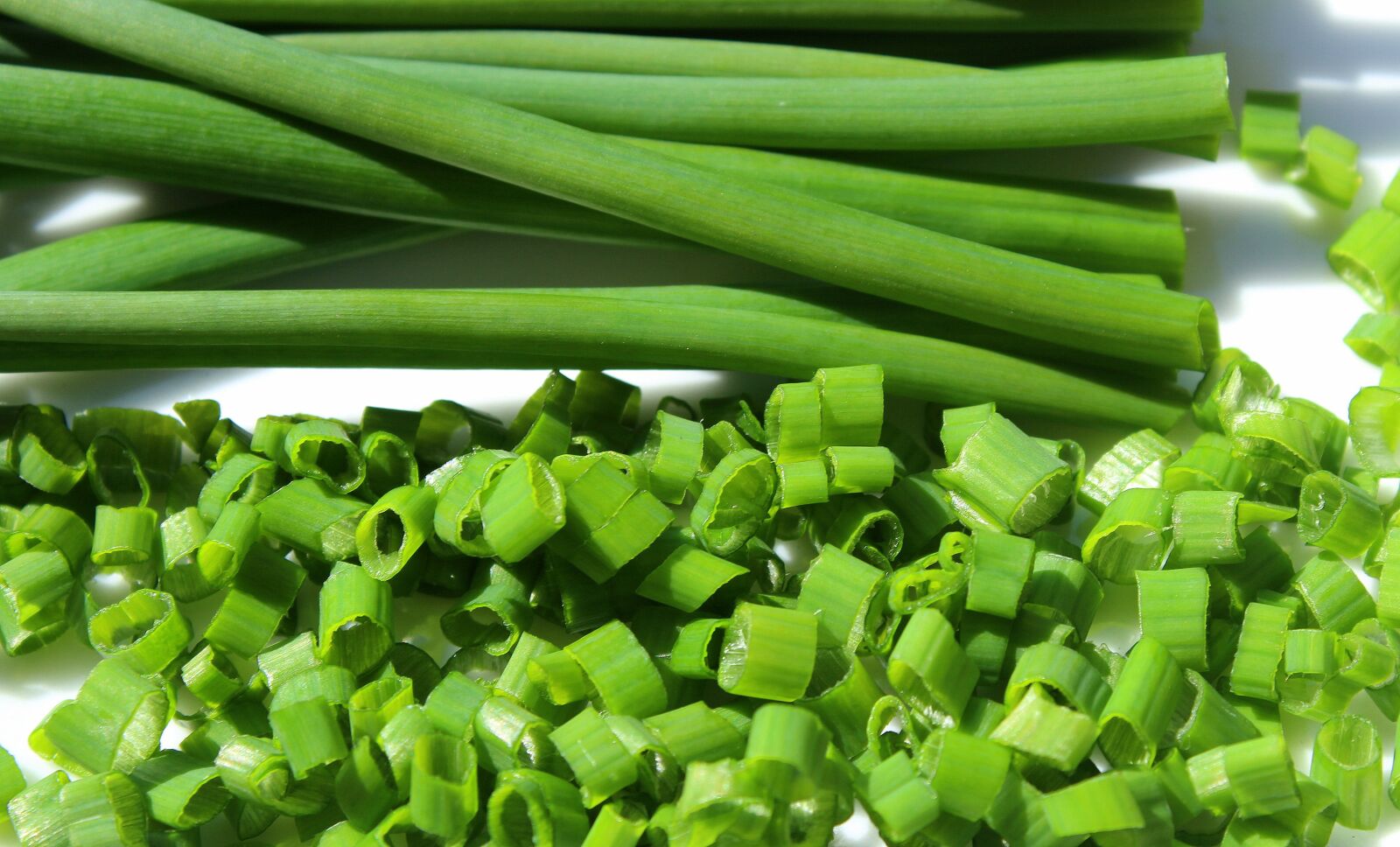 Canon EOS 1200D (EOS Rebel T5 / EOS Kiss X70 / EOS Hi) sample photo. Chive, young cabbage, spring photography