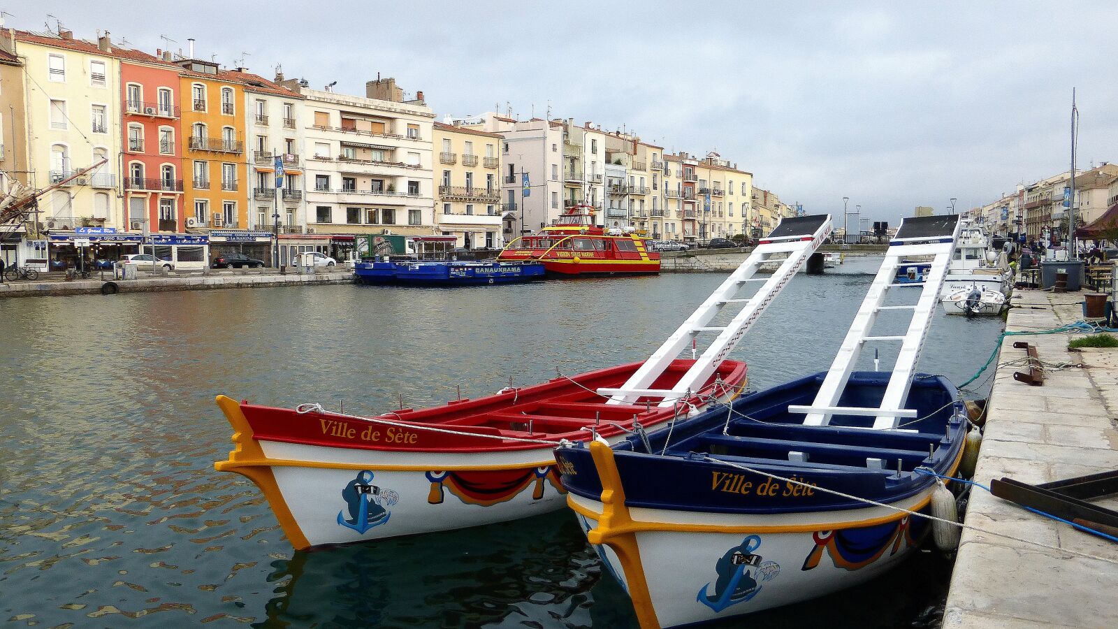Panasonic Lumix DMC-ZS25 (Lumix DMC-TZ35) sample photo. Body of water, boat photography