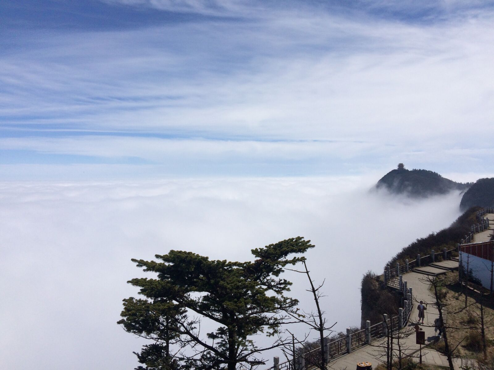 iPhone 5s back camera 4.15mm f/2.2 sample photo. Clouds, mountain, wonderland photography